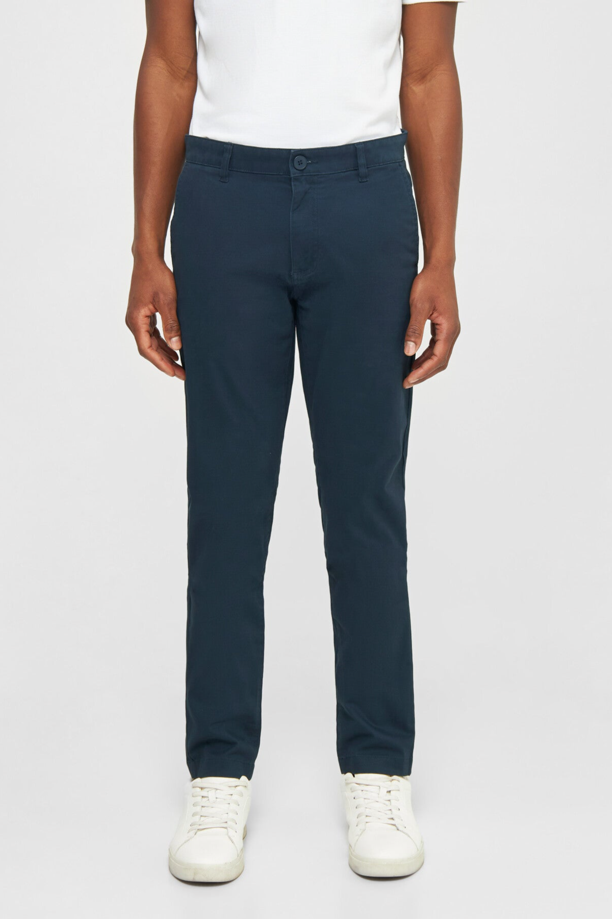 Image of KnowledgeCotton Apparel mannen vegan Chinobroek Luca Slim Twill Total Eclipse Navy