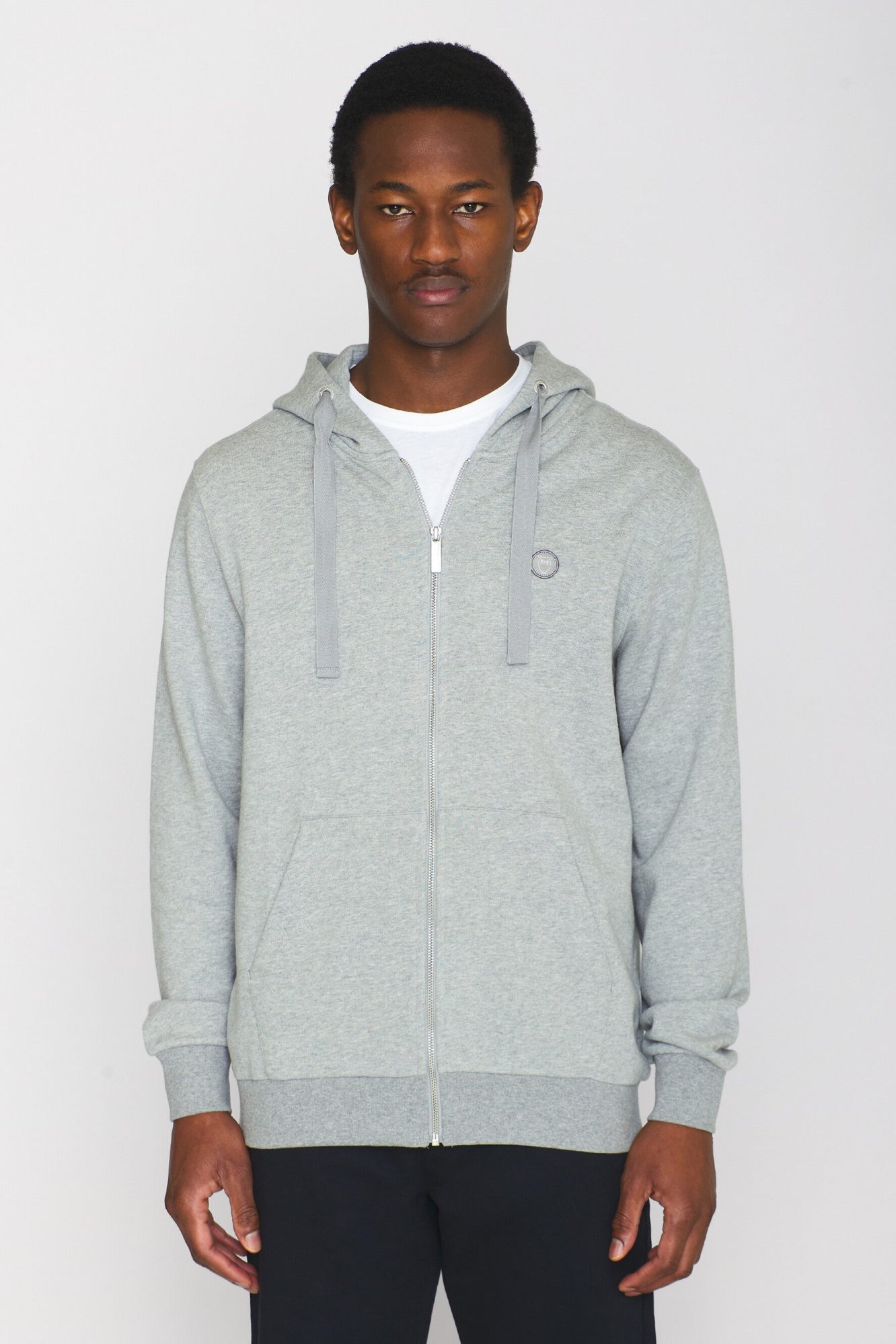 KnowledgeCotton Apparel Herren vegan Zip Hoodie Kangaroo Badge Grau Melange