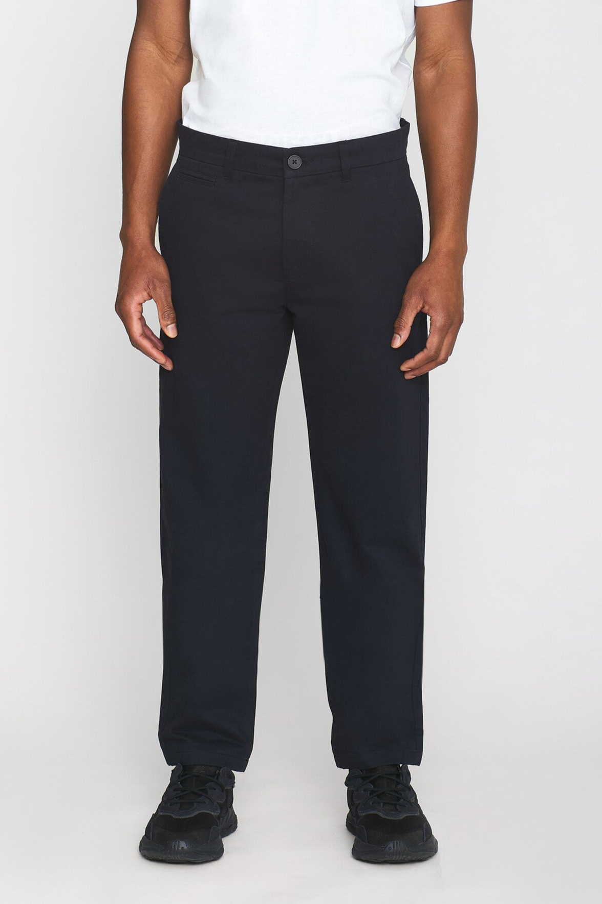 KnowledgeCotton Apparel Herren vegan Chino-Hose Chuck Regular Twill Schwarz Jet