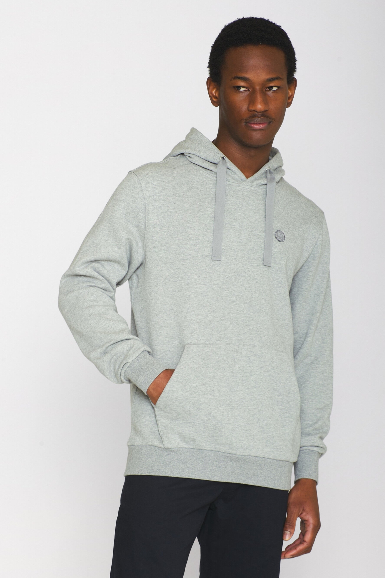 Image of KnowledgeCotton Apparel mannen vegan Hoodie Basic Badge Grijs Melange