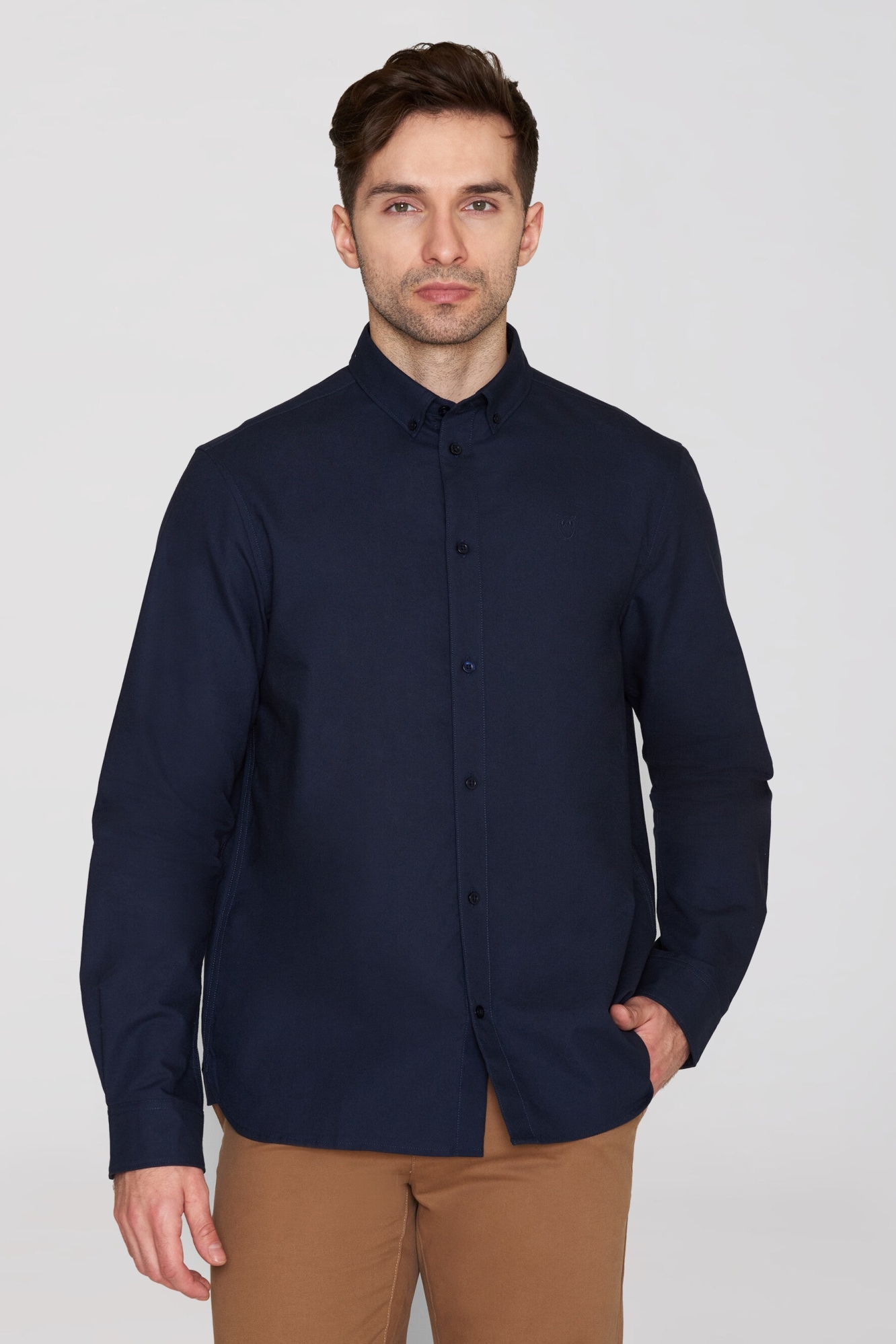 KnowledgeCotton Apparel Herren vegan Hemd Oxford Harald Kleine Eule Total Eclipse Marine