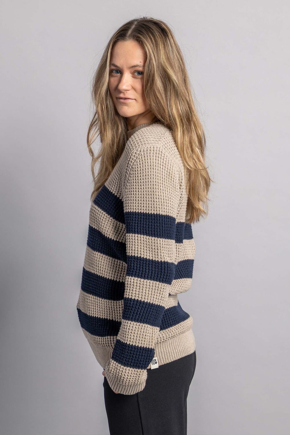 DIRTS Herren vegan Strickpullover Mit Rundhalsausschnitt Gestreift Navy/Desert Beige