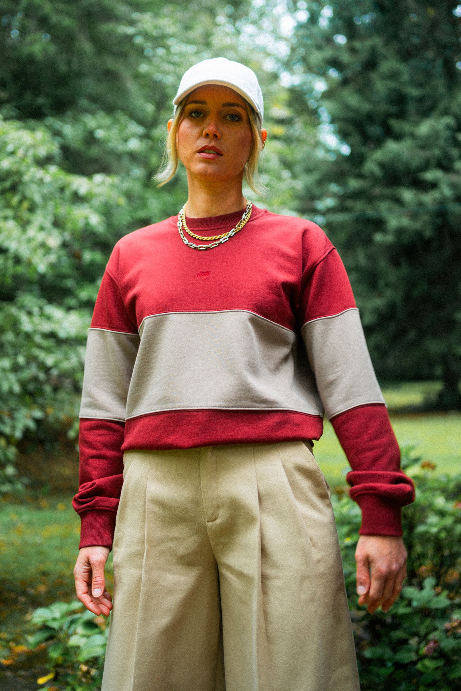 DIRTS Herren vegan Sweatshirt Classic Crewneck Color Block Royal Burgundy/Walnut