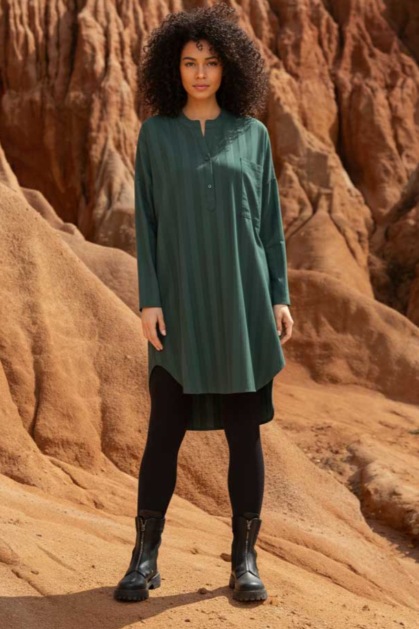 Image of WiDDA dames vegan Tuniek Komfi Groene Lijnen