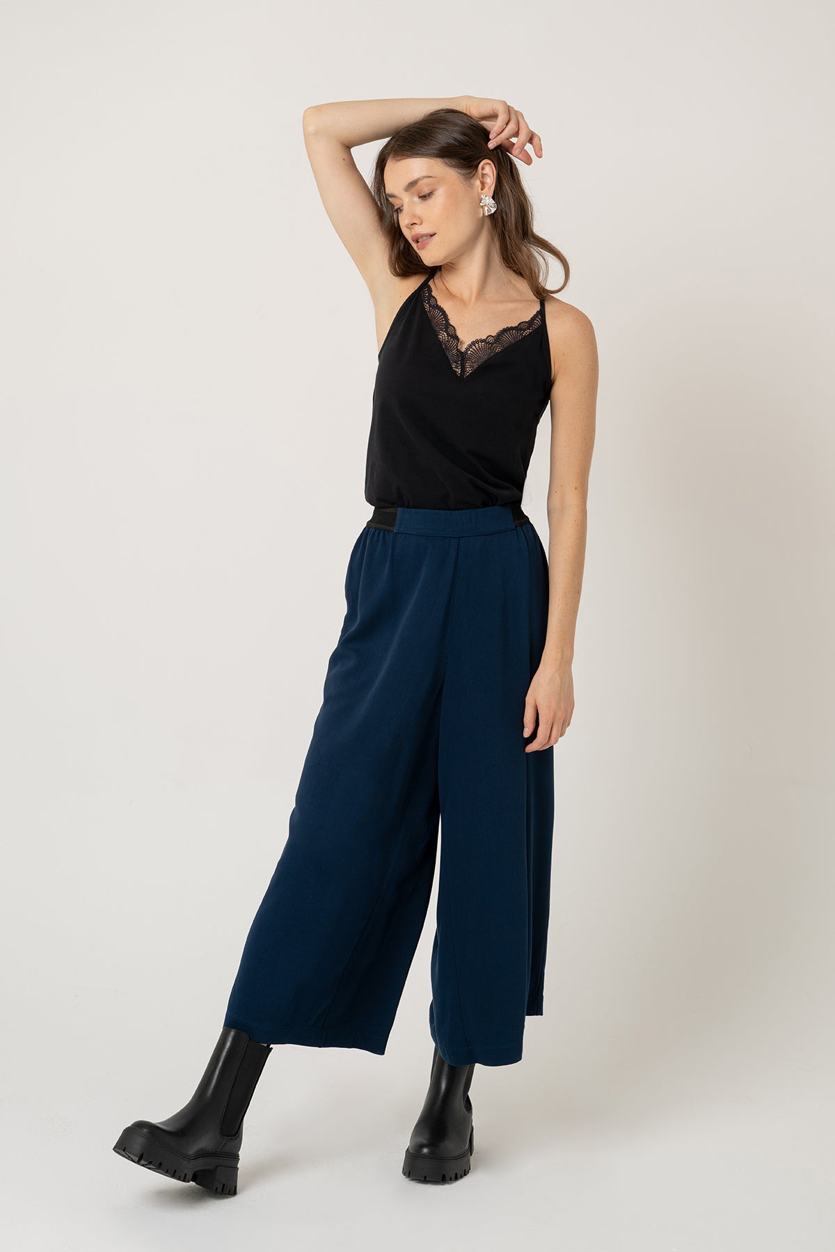 Lovjoi Damen vegan Hose Tavira Nightfall Blue