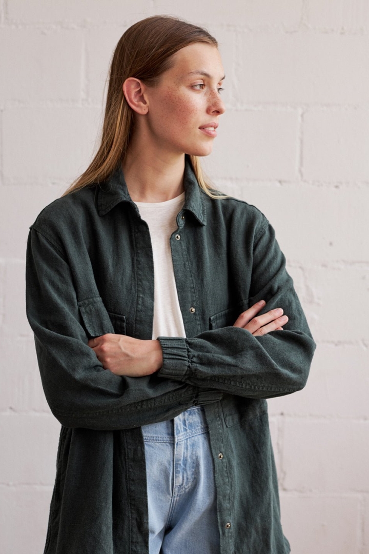 Image of TWOTHIRDS dames vegan Overshirt Nacula Diepgroen
