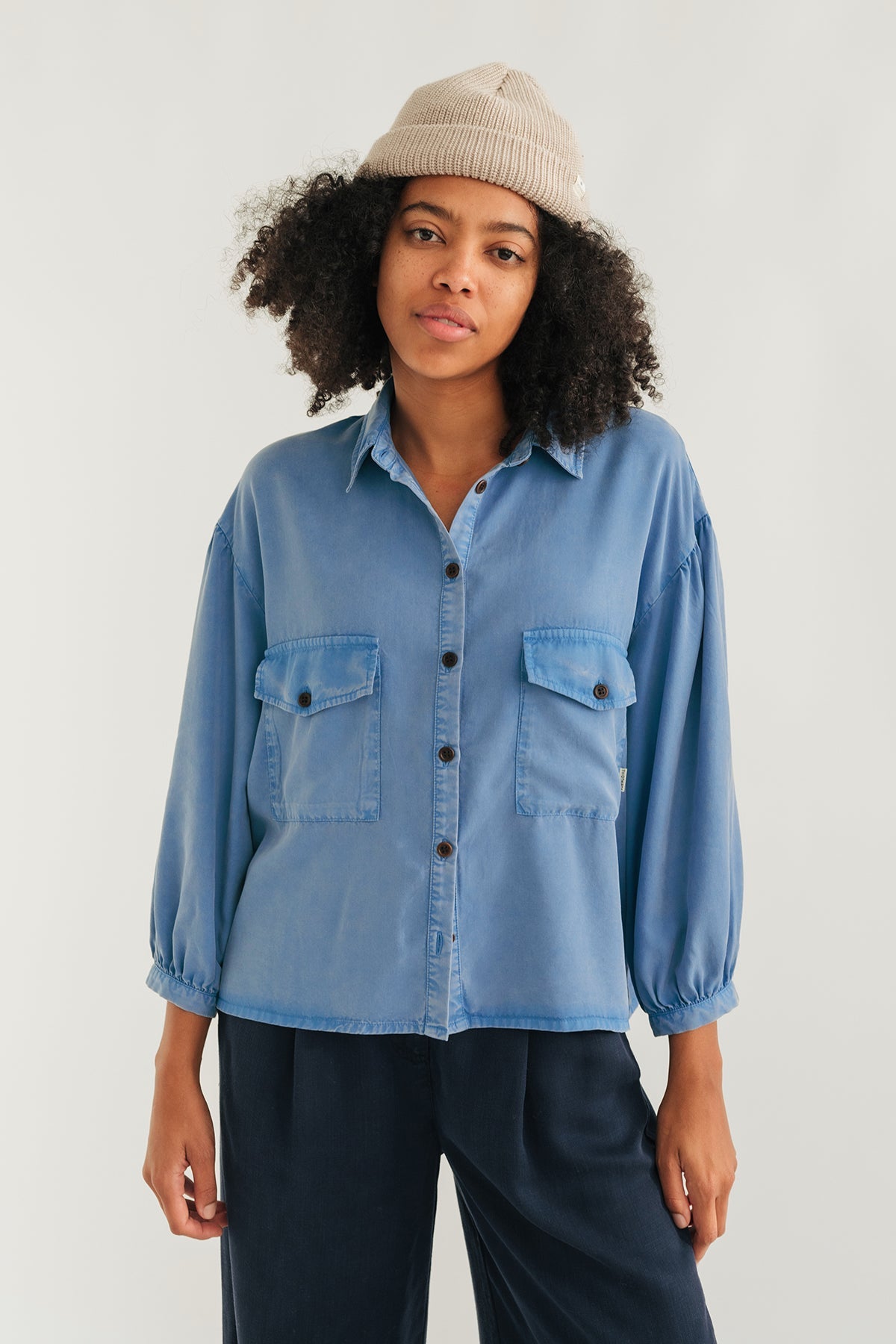 Image of TWOTHIRDS dames vegan Shirt Hamushin Washed Blue
