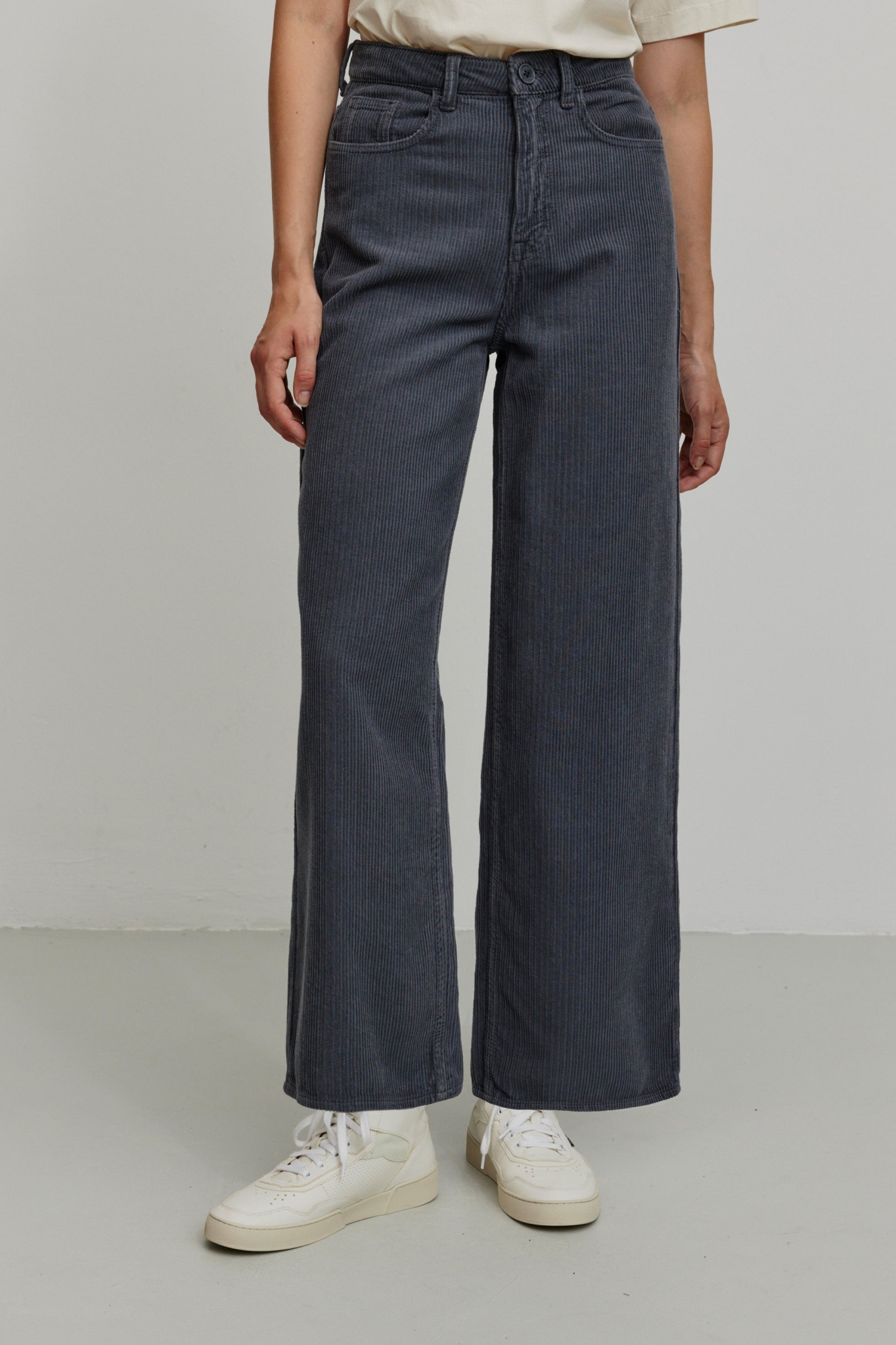 Recolution Damen vegan Hose Corduroy Erica Denim Blau