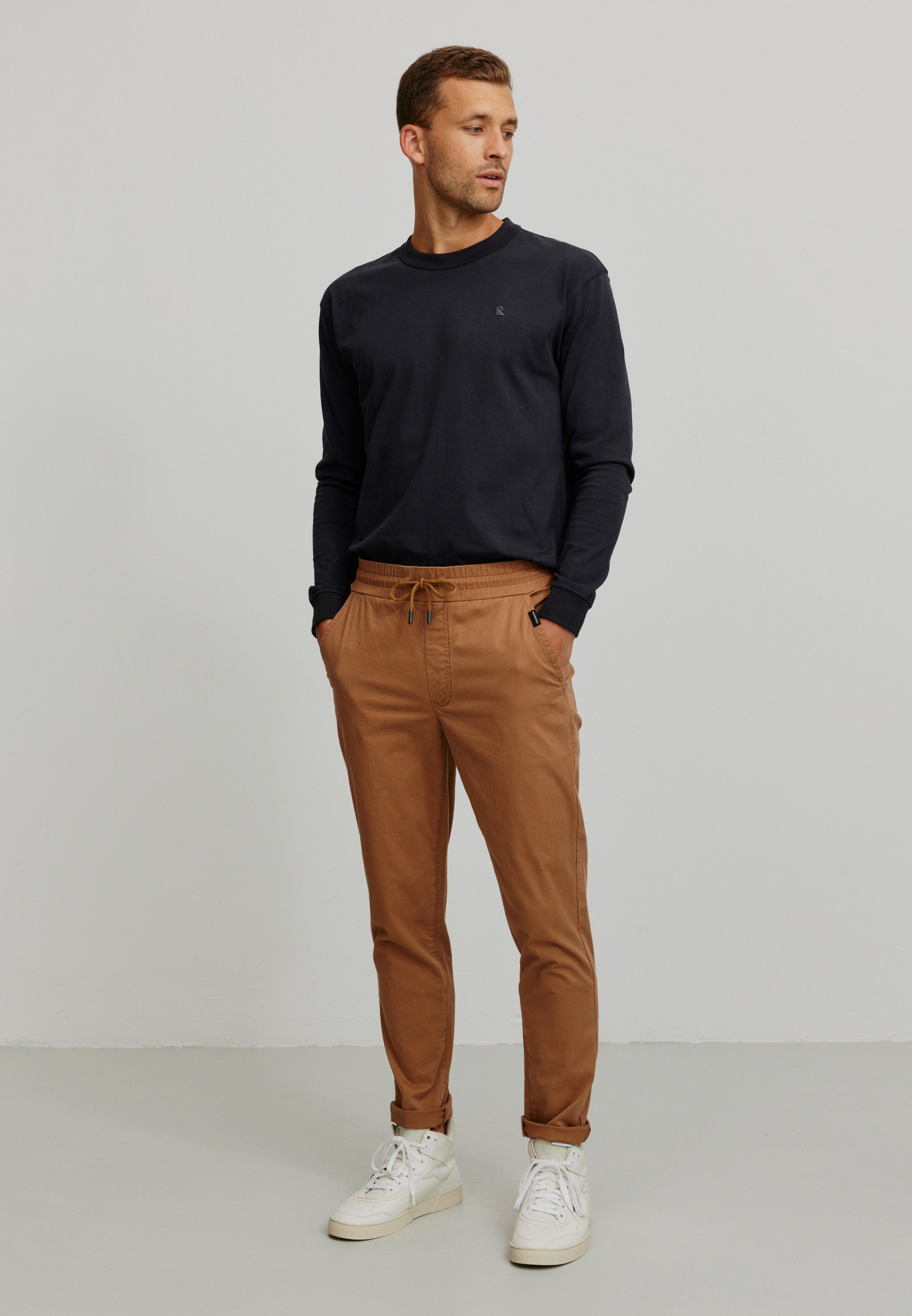 Recolution men vegan Sweatpants Chino Taro Larch Brown