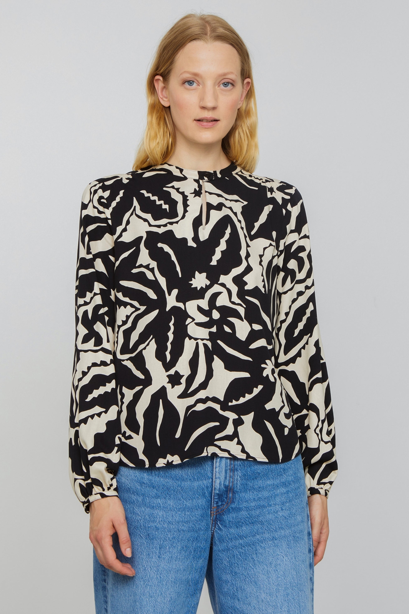 108591 - Recolution Damen vegan Bluse Carambola Botanical Schwarz