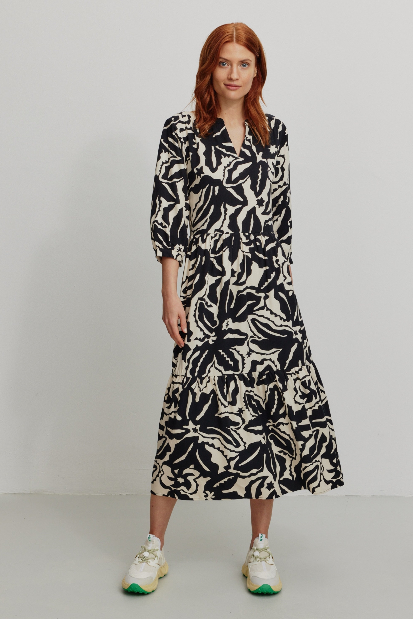 Image of Recolution dames vegan Jurk Medinilla Botanical Zwart