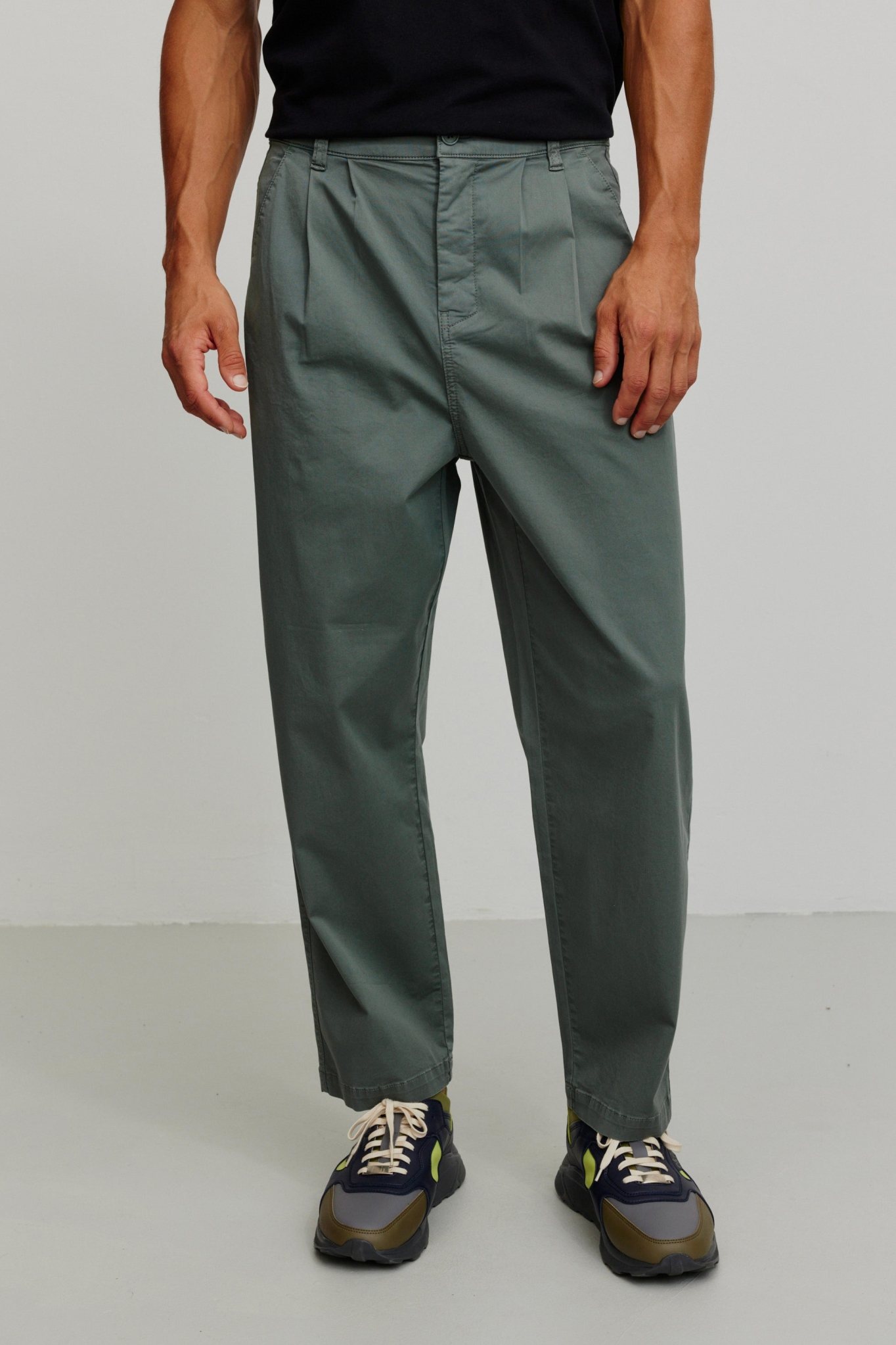 Recolution Herren vegan Chinos Catmint Eukalyptus-GrÃ¼n