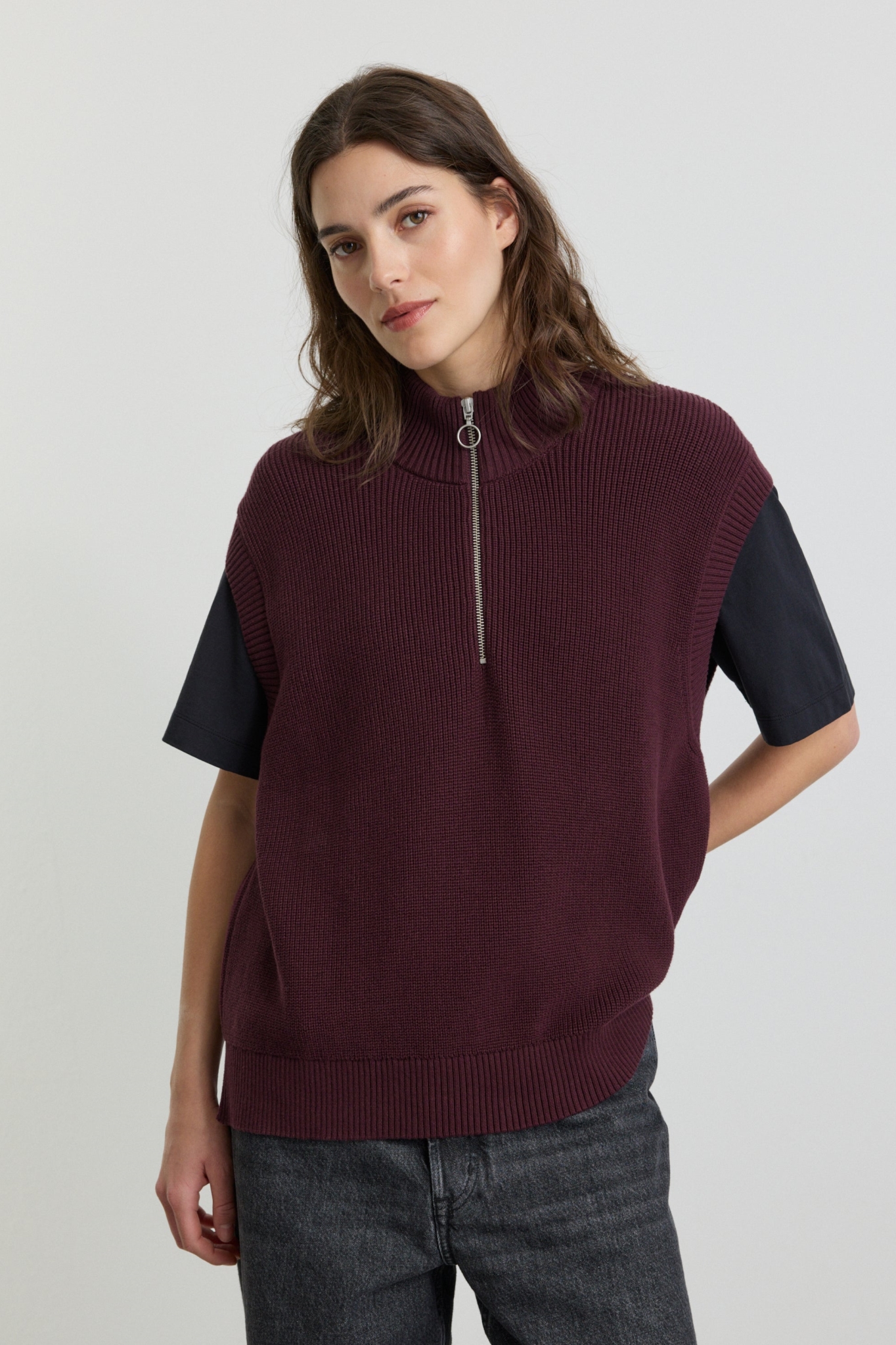 Image of Recolution dames vegan Vest Gebreid Amantia Donker Pruim