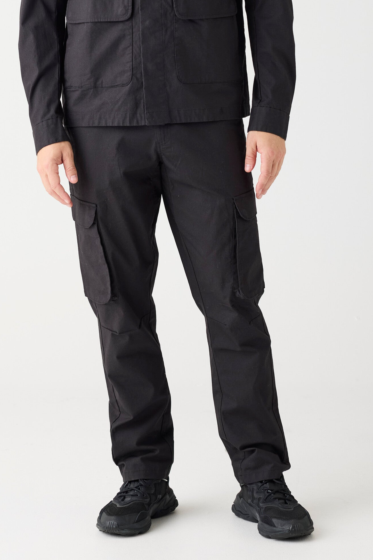 Image of KnowledgeCotton Apparel mannen vegan Cargobroek Flint Ripstop Belt Zwart Jet