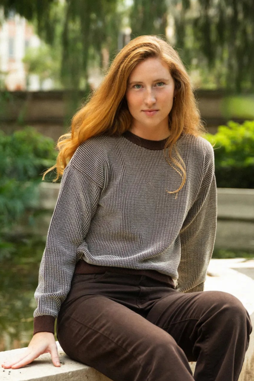 Image of Clotsy dames vegan Trui Selene Bruin