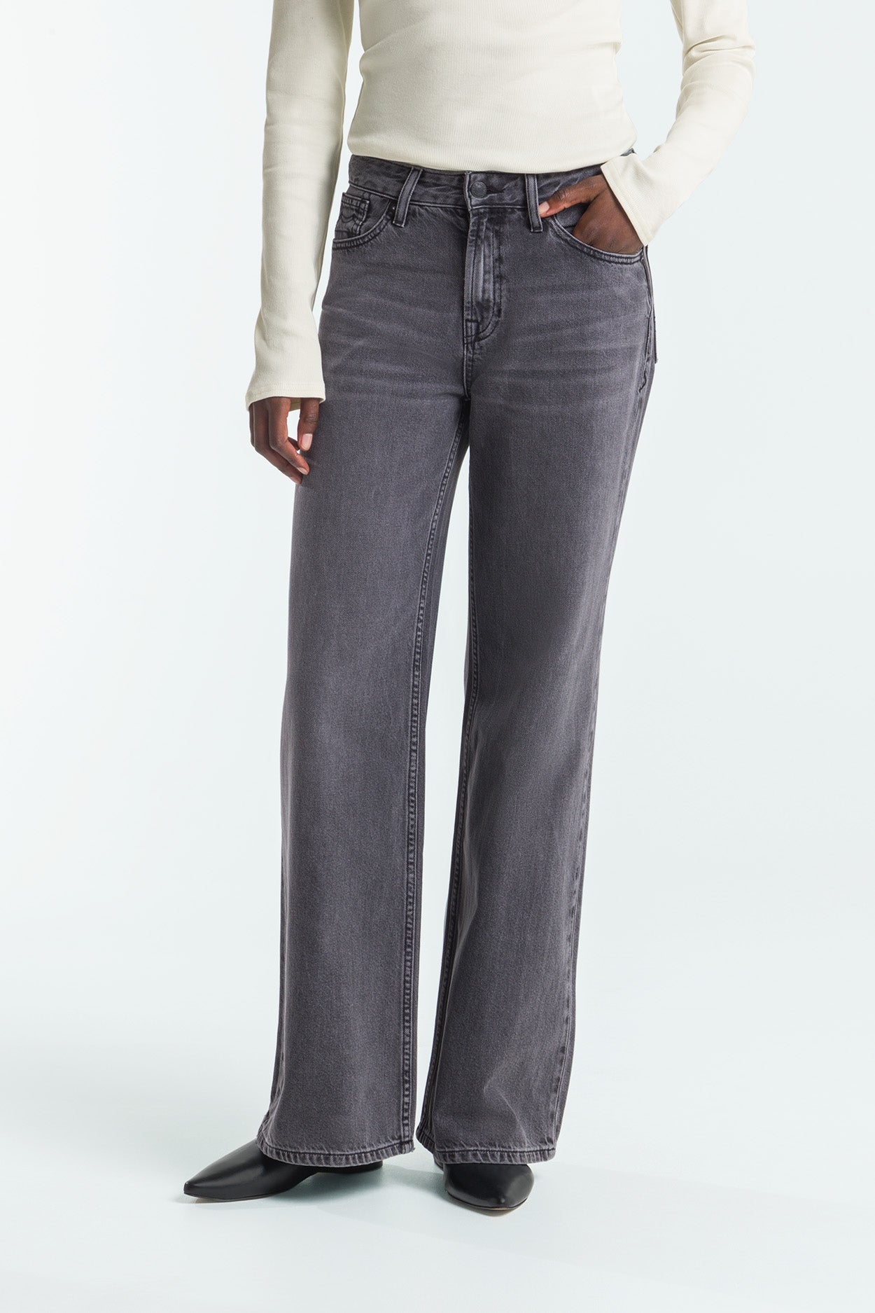 Image of Kings of Indigo dames vegan Jeans Flare Jane Zwart