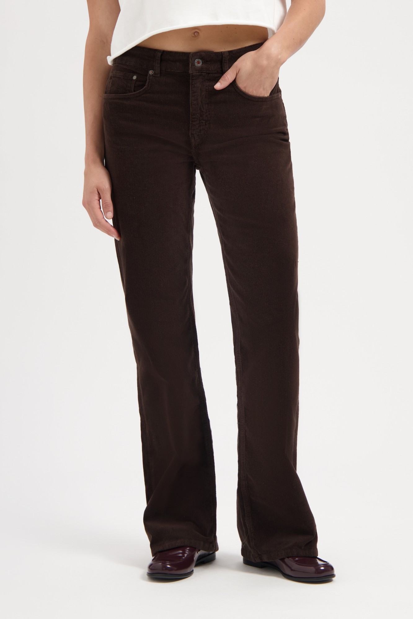 Kuyichi Damen vegan Hose Corduroy Lena Loose Deep Brown