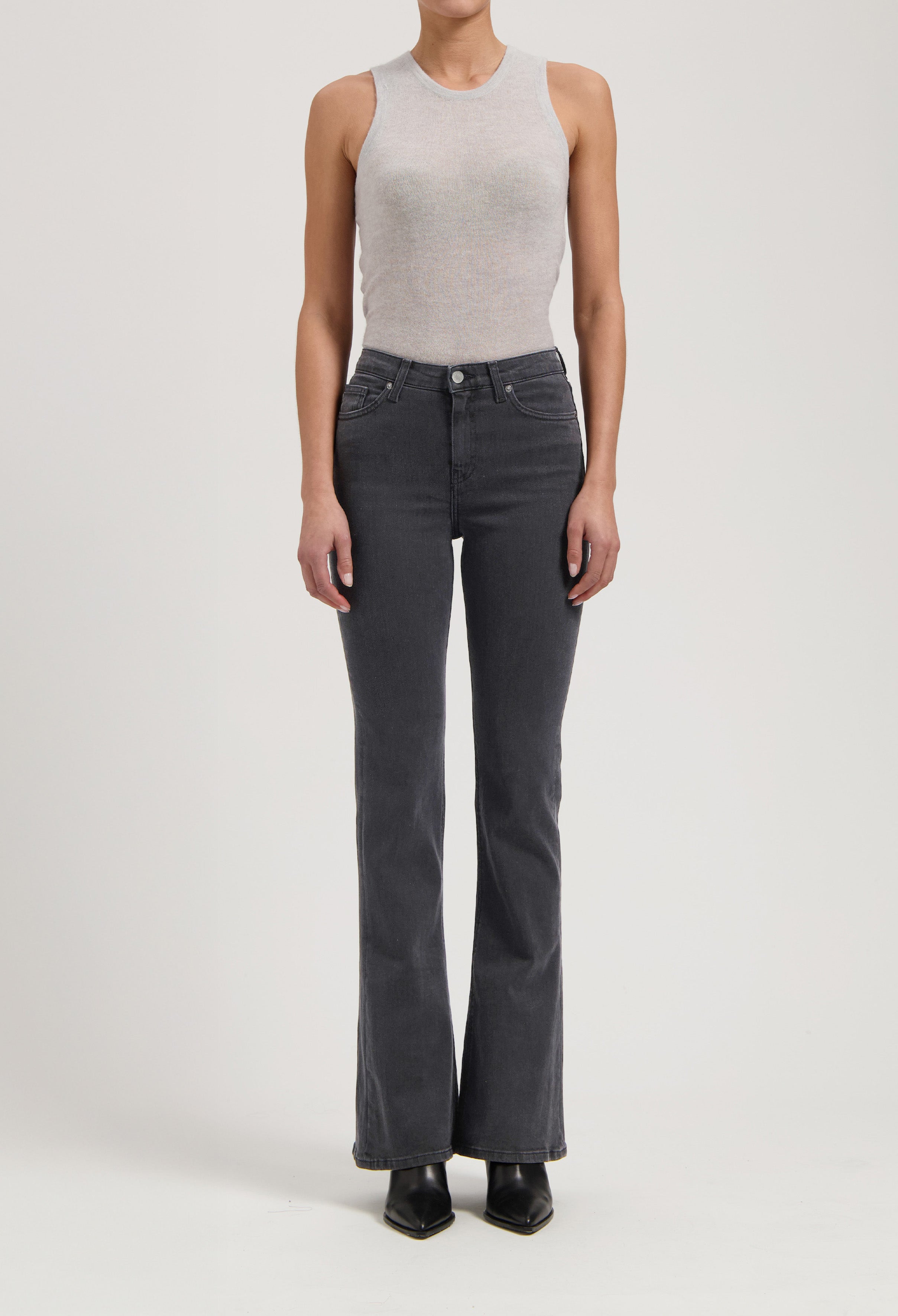 MUD Jeans womens vegan Jeans Flared Isy Grey