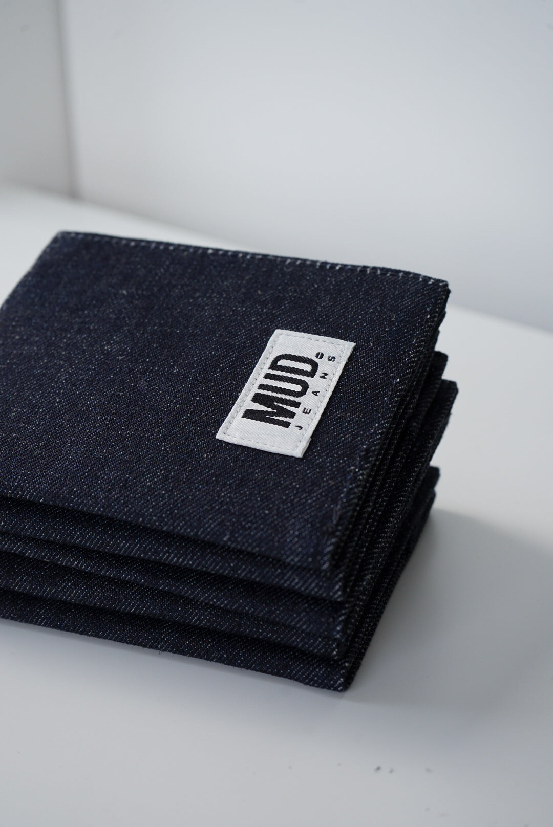 MUD Jeans Paspoorthoes Raw Indigo Denim