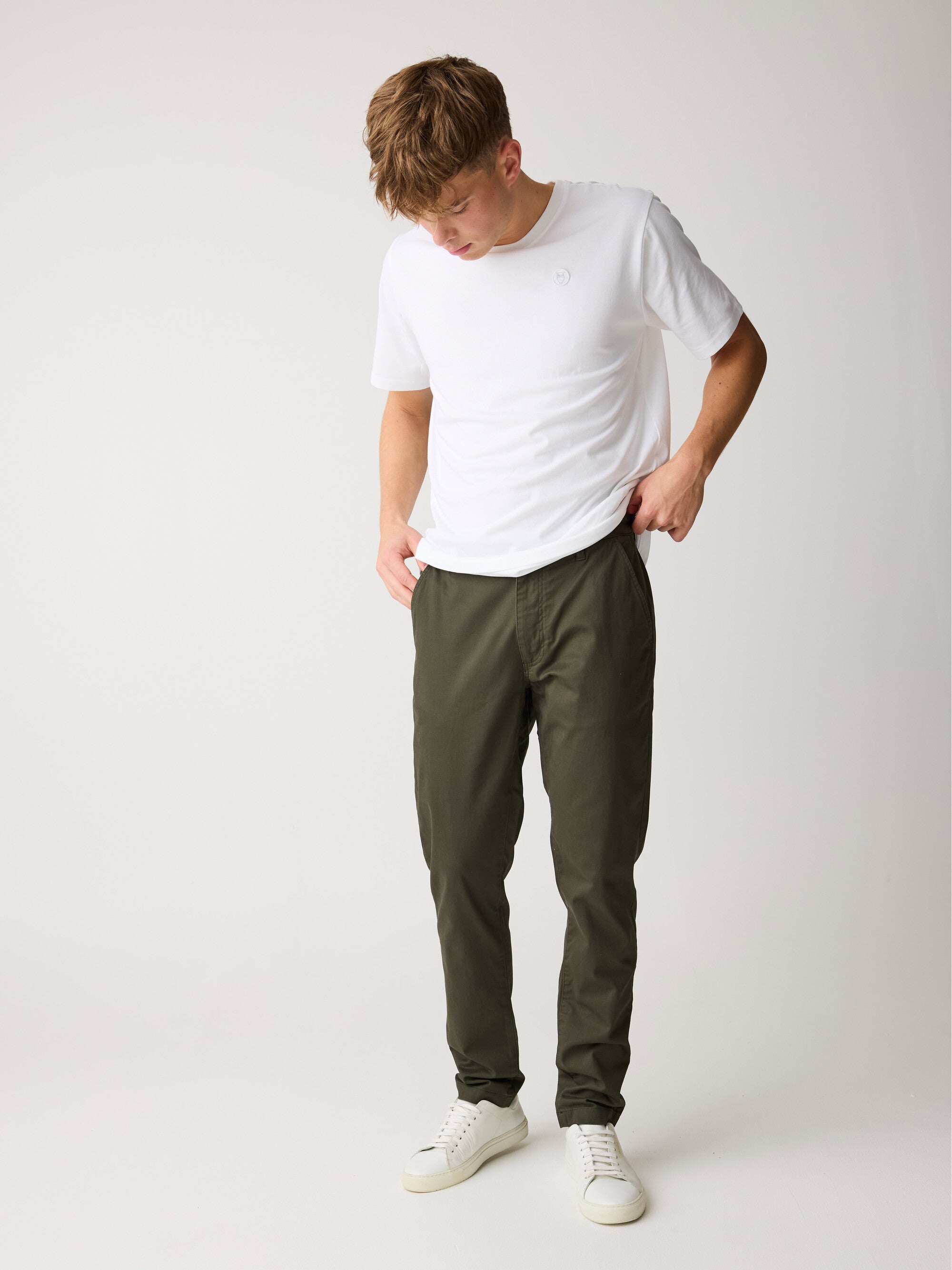 KnowledgeCotton Apparel Chino Pants Luca Slim Twill Forrest Night