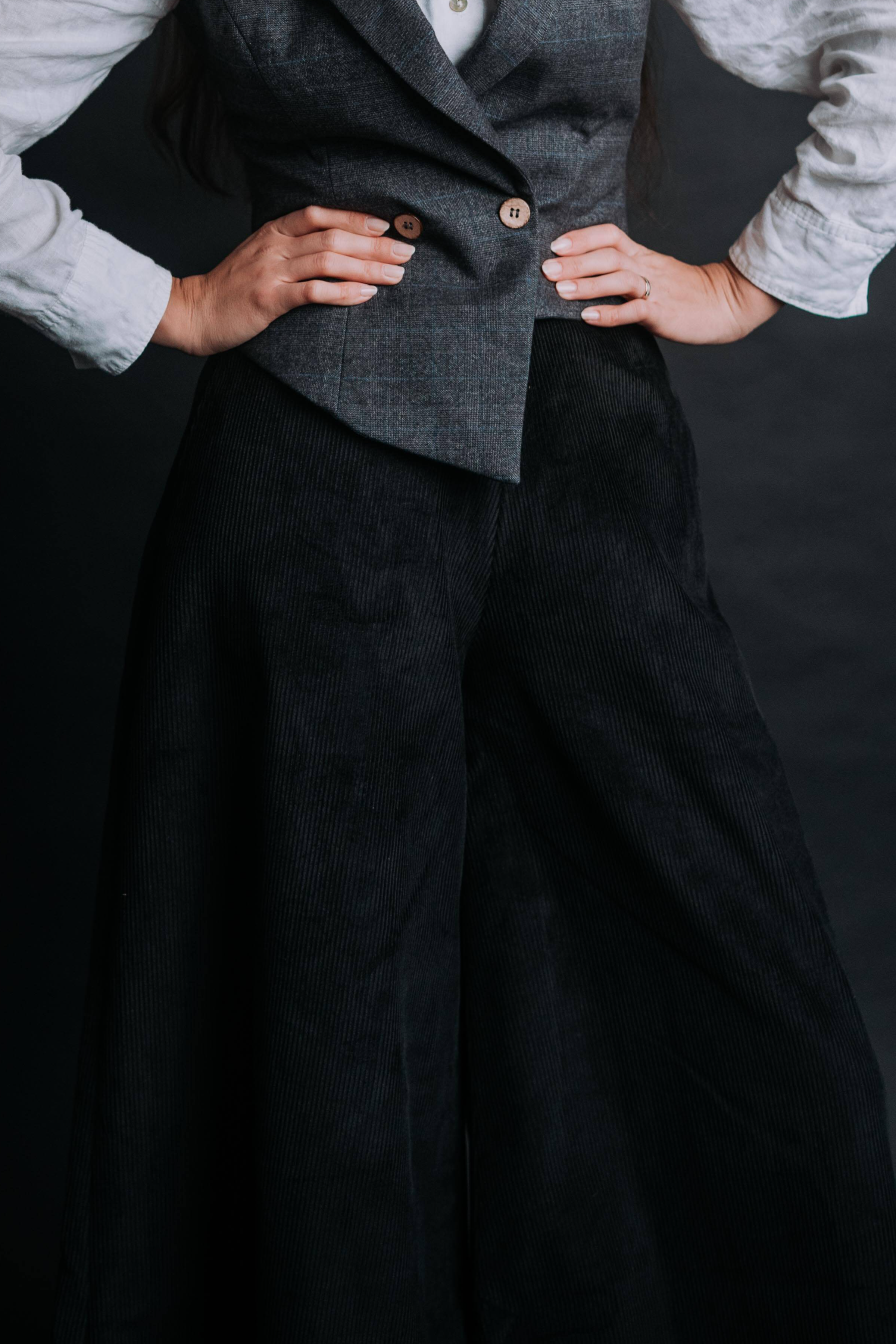 Image of De IONESCU dames vegan Palazzo Broek Van Corduroy, Zwart