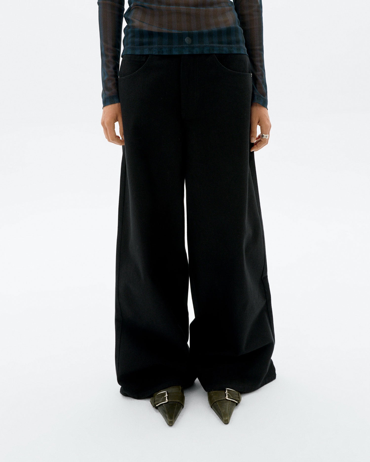 Thinking MU Hedda Broek Met Wijde Pijpen, Zwart