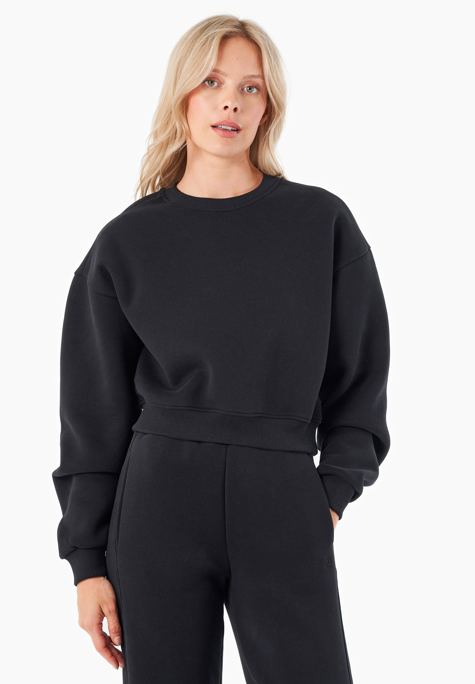 ORGANICATION Cropped Sweatshirt Sillivia Zwart