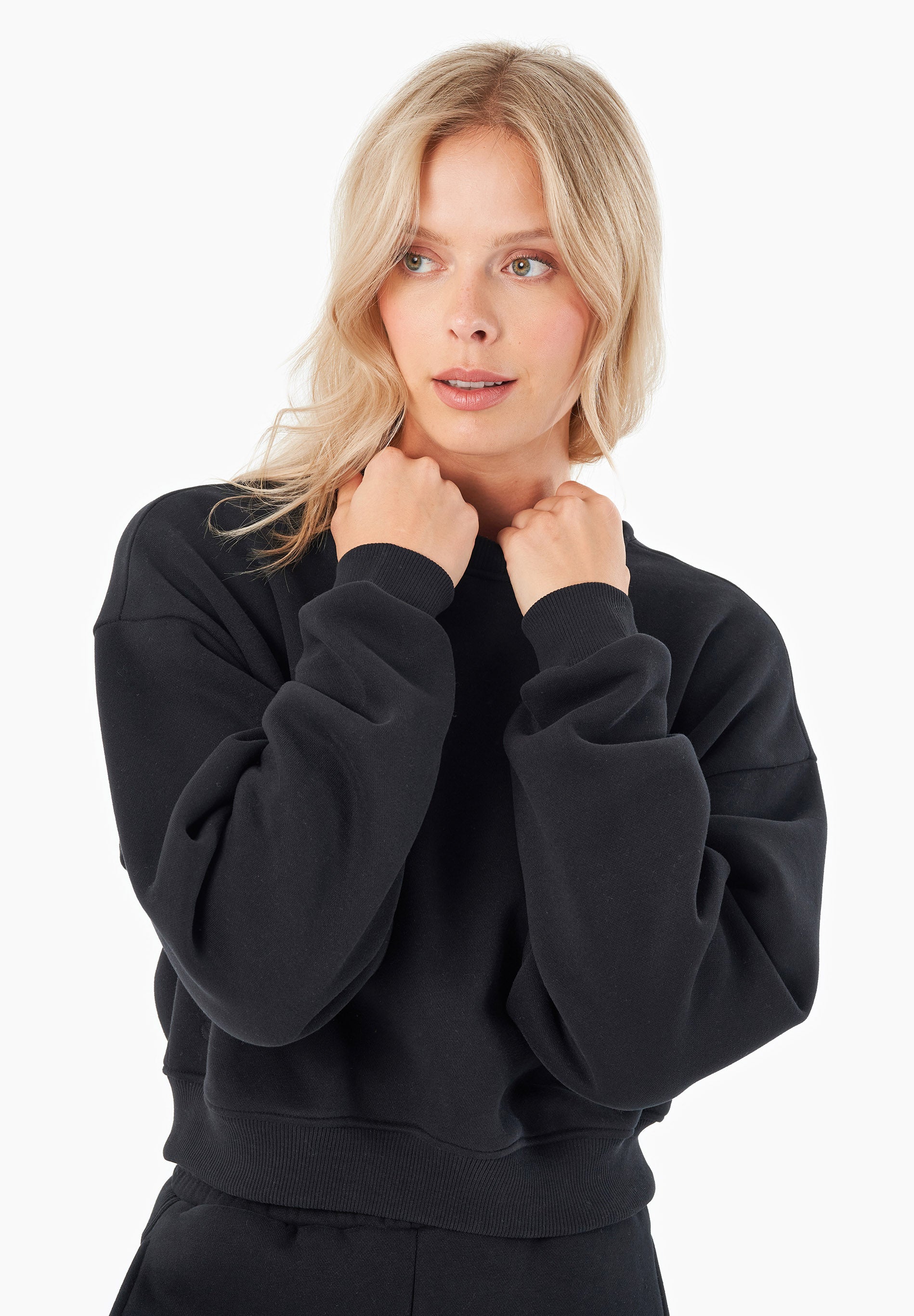 ORGANICATION Cropped Sweatshirt Sillivia Zwart