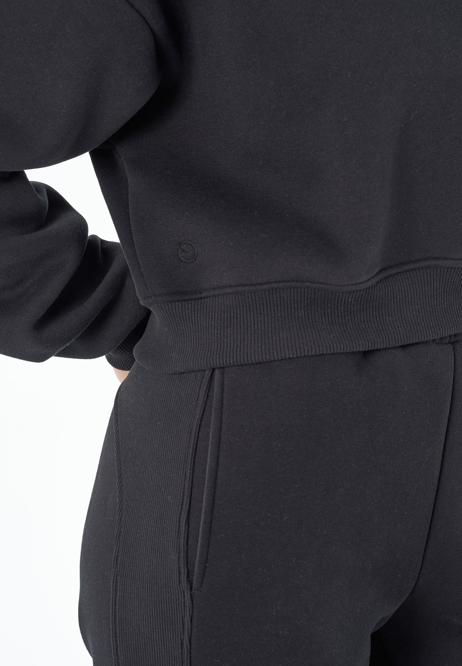 ORGANICATION Cropped Sweatshirt Sillivia Zwart