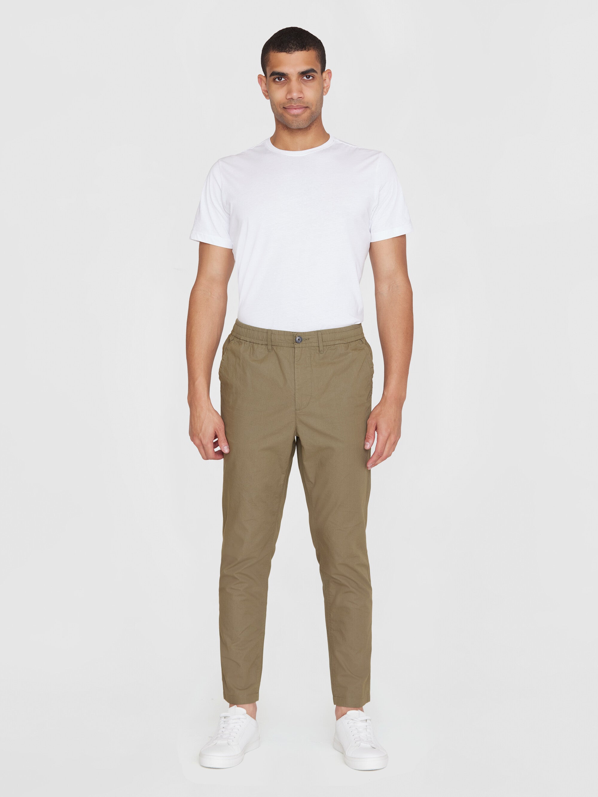 110372 - Herren vegan Chino Hose Tim Tapered Burned Olive