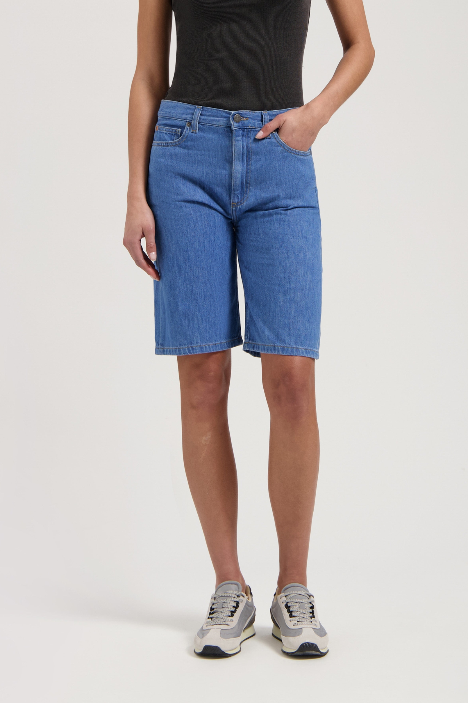 MUD Jeans Damen vegan Shorts Mid Suzy Medium Stone Blue