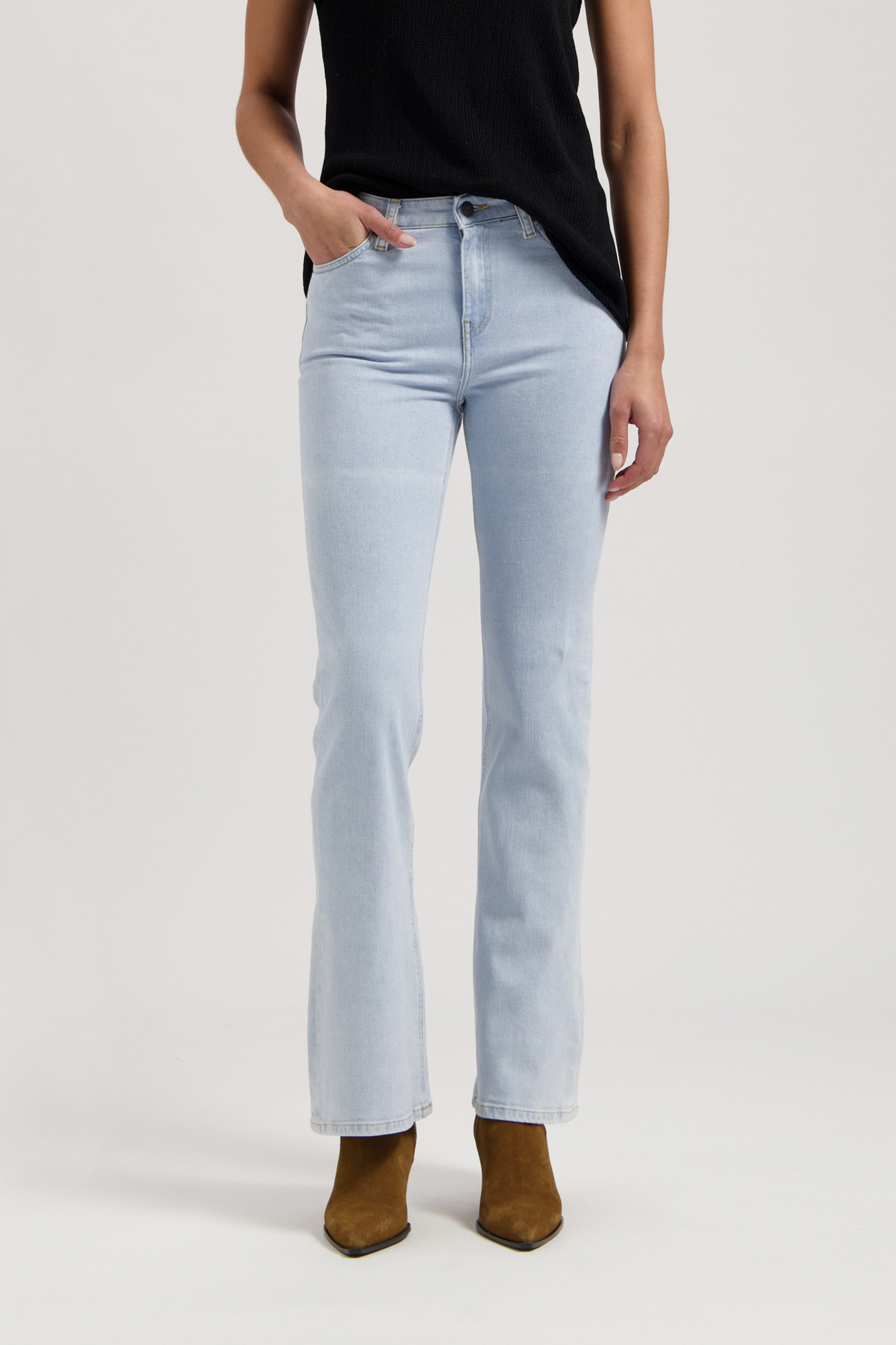 MUD Jeans Damen vegan Jeans High Flared Isy Light Stone Blue