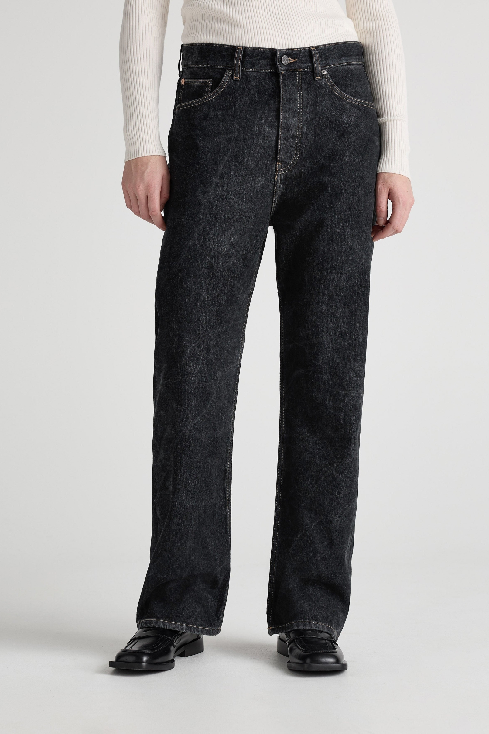 MUD Jeans Damen vegan Jeans Low Loose Emma Dry Schwarz