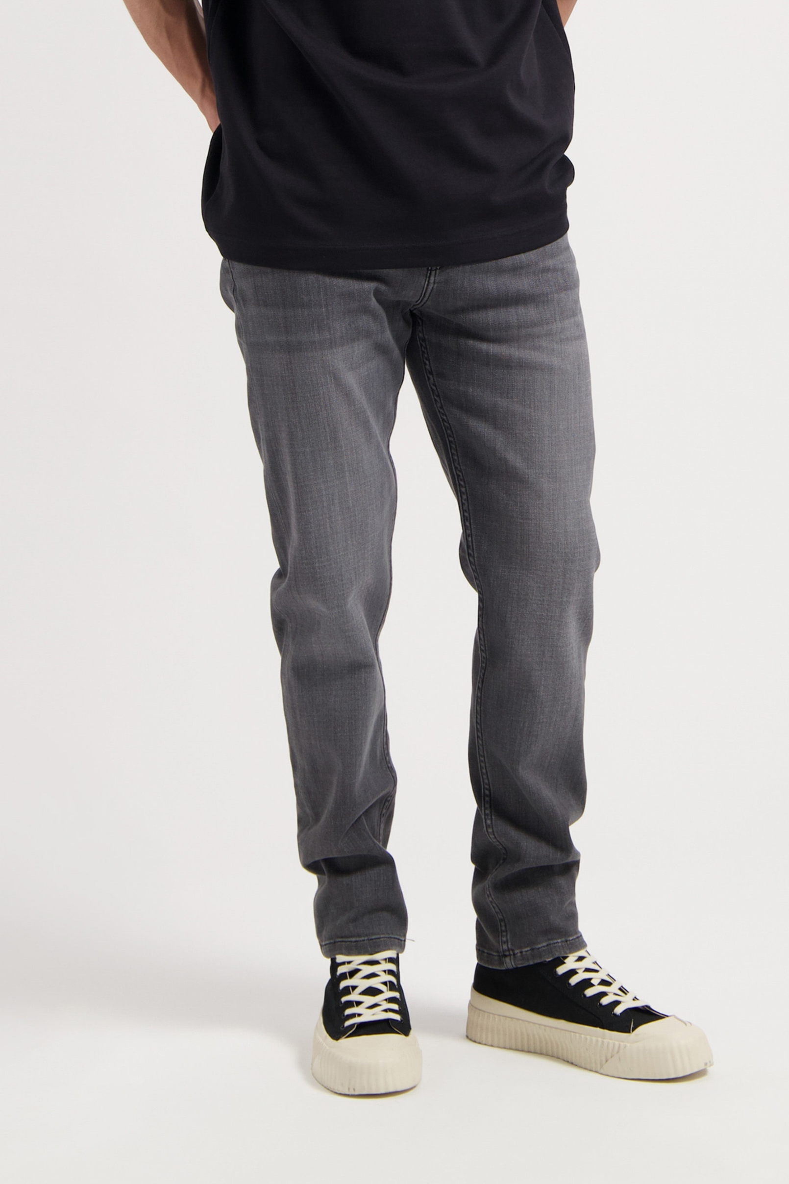 MUD Jeans Herren vegan Jeans Mid Slim Rick Hellgrau