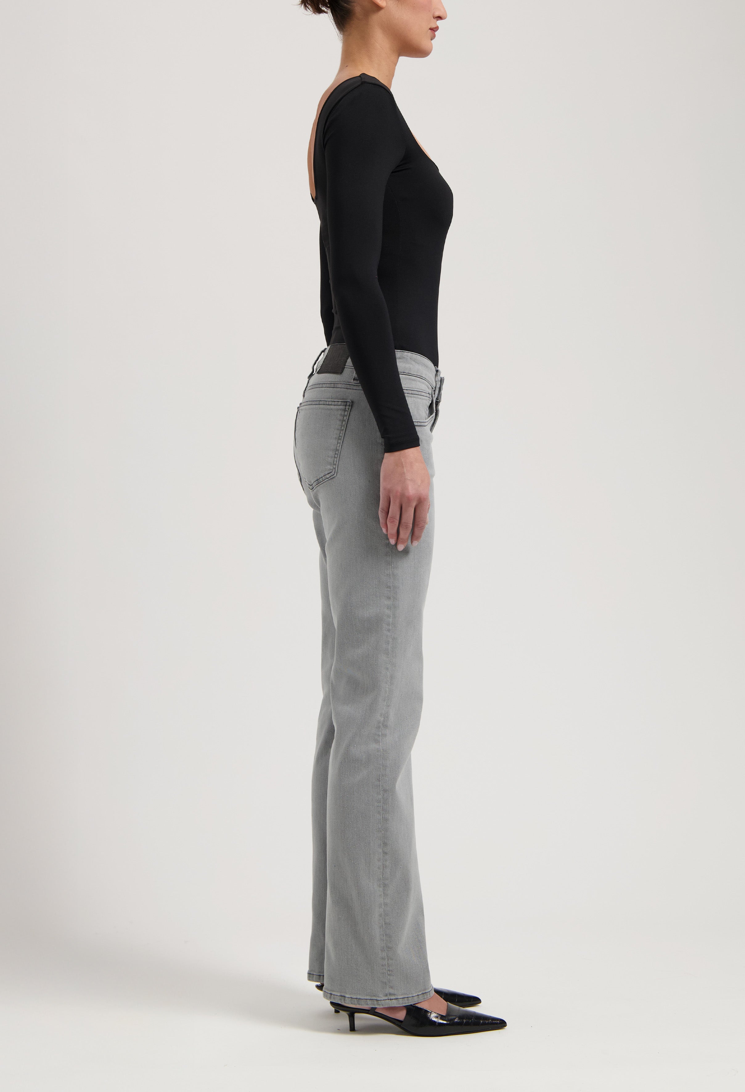 MUD Jeans womens vegan Jeans Mid Straight Carry Light Grey