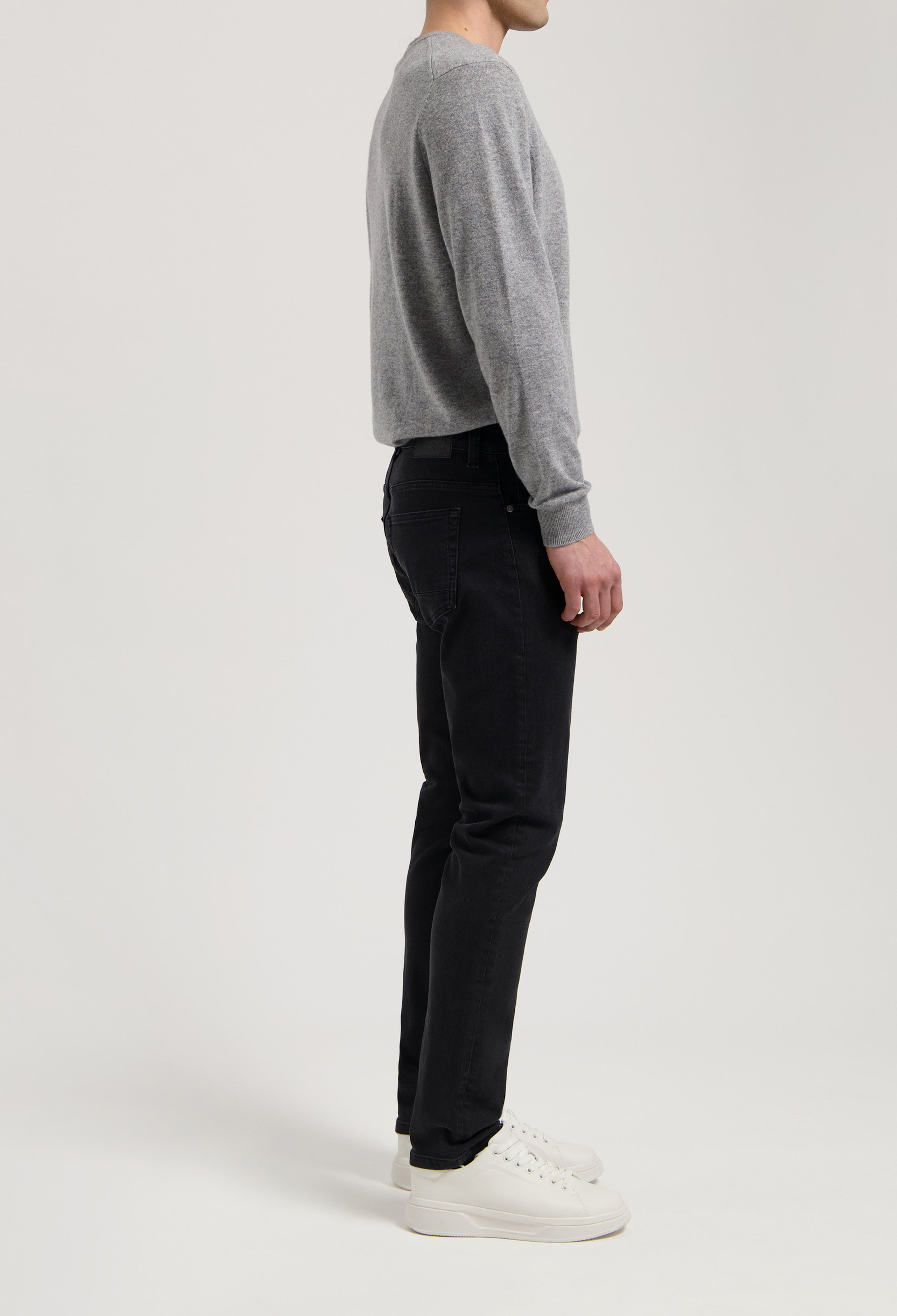 MUD Jeans men vegan Jeans Mid Slim Rick Stone Black