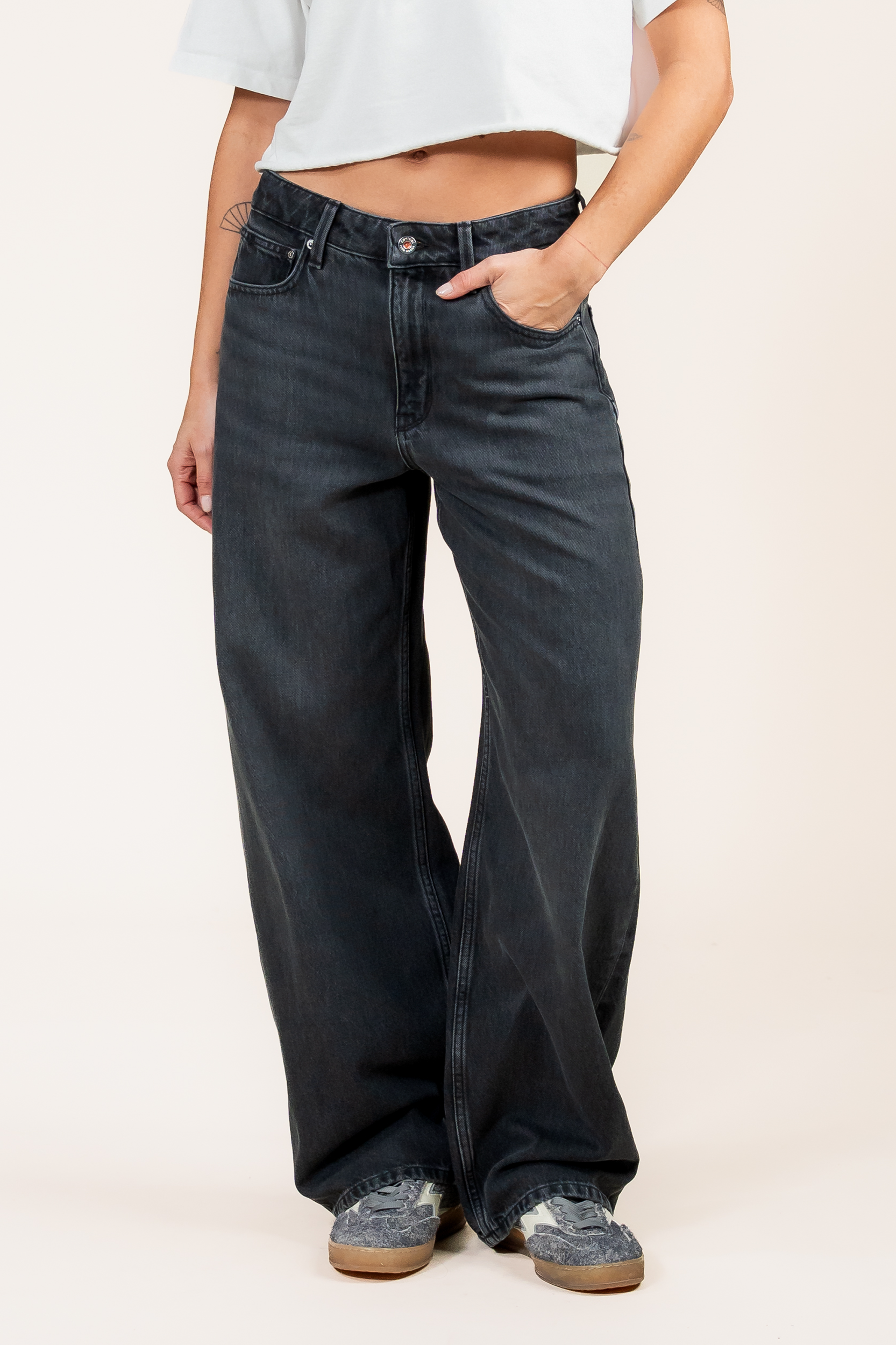 Image of Kuyichi dames vegan Jeans Lucy Loose Washed Zwart