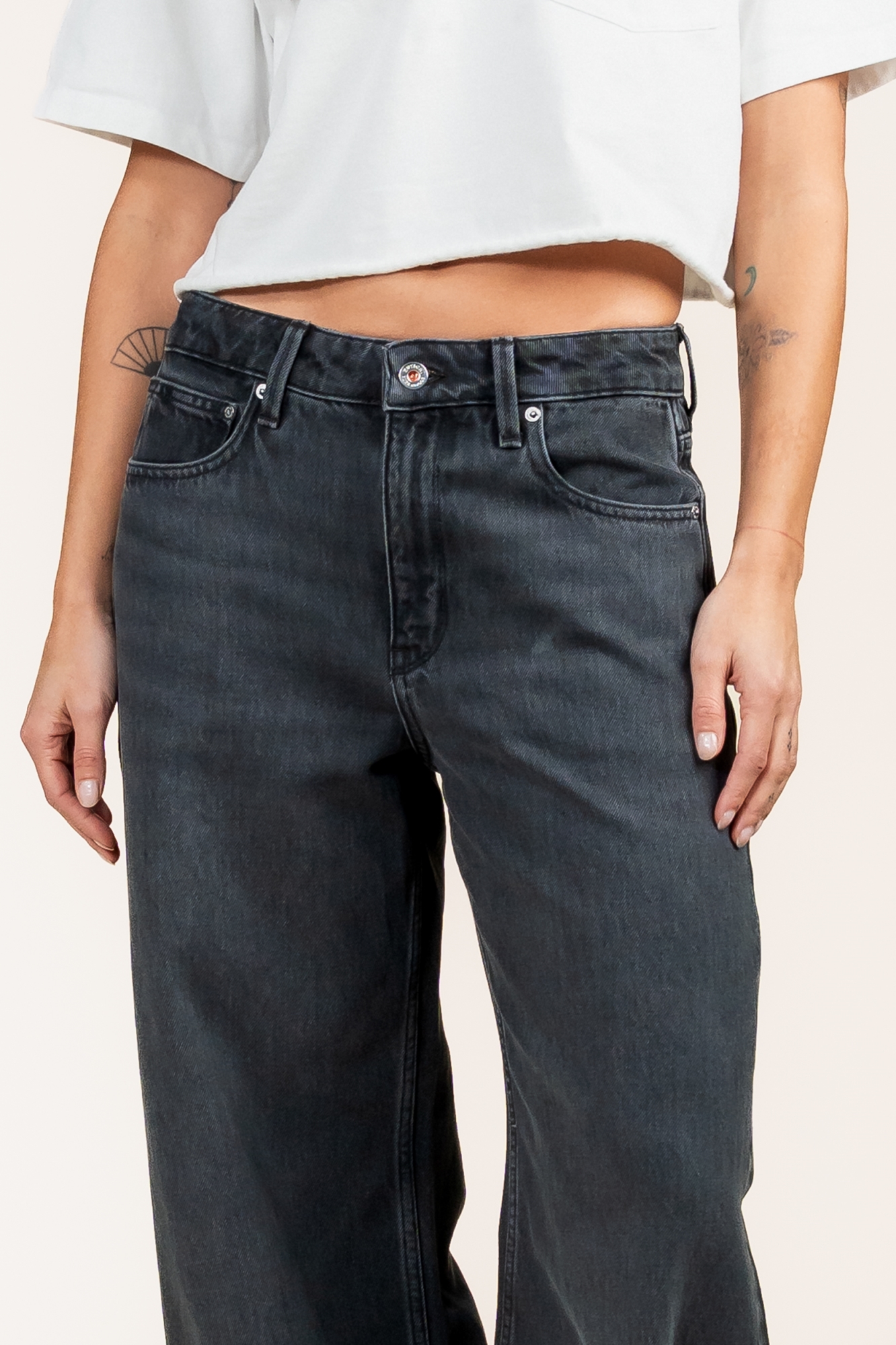 Kuyichi Damen vegan Jeans Lucy Loose Schwarz