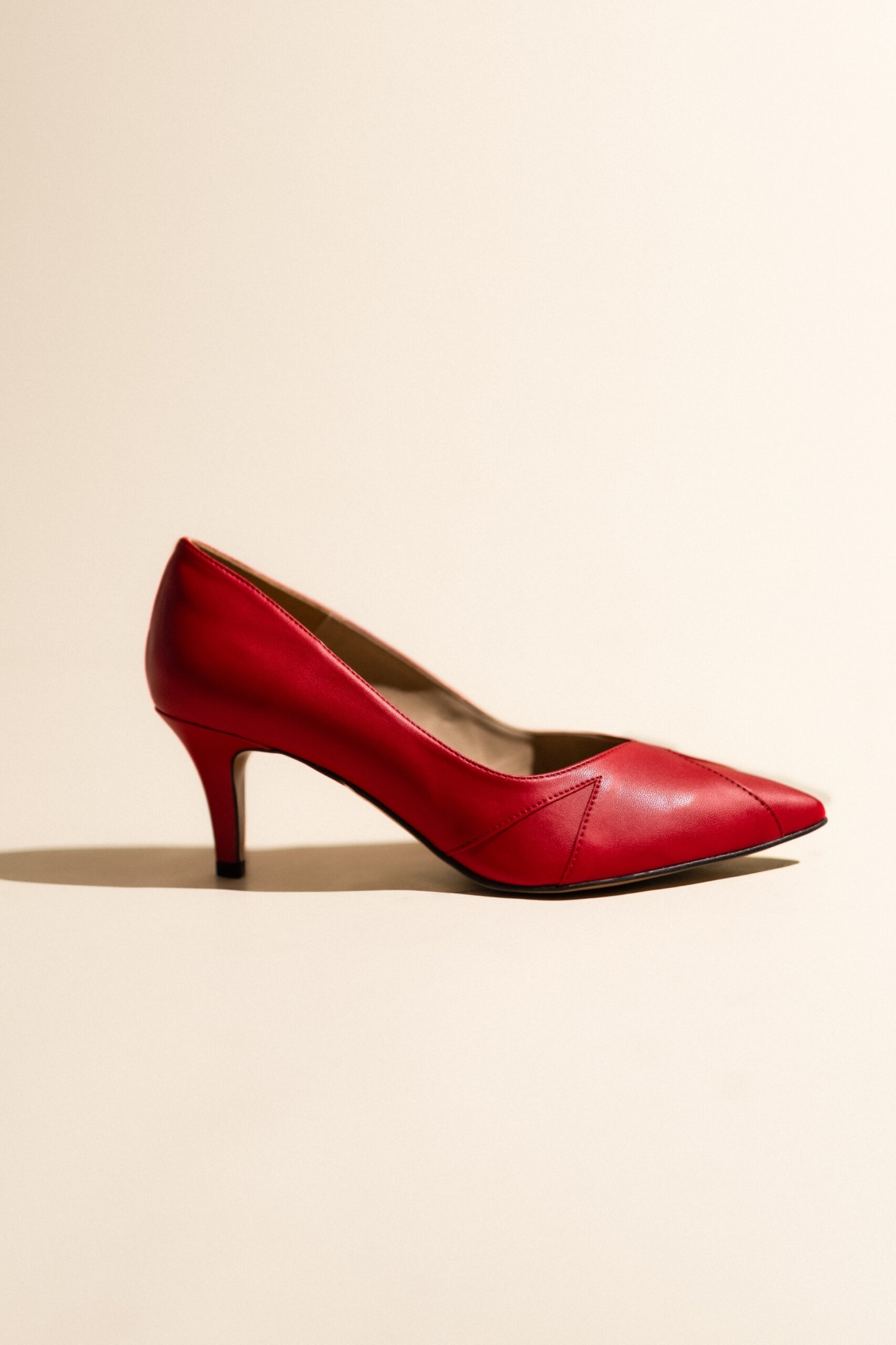 Image of AGAZI dames vegan Pumps Ivo Midi Rood
