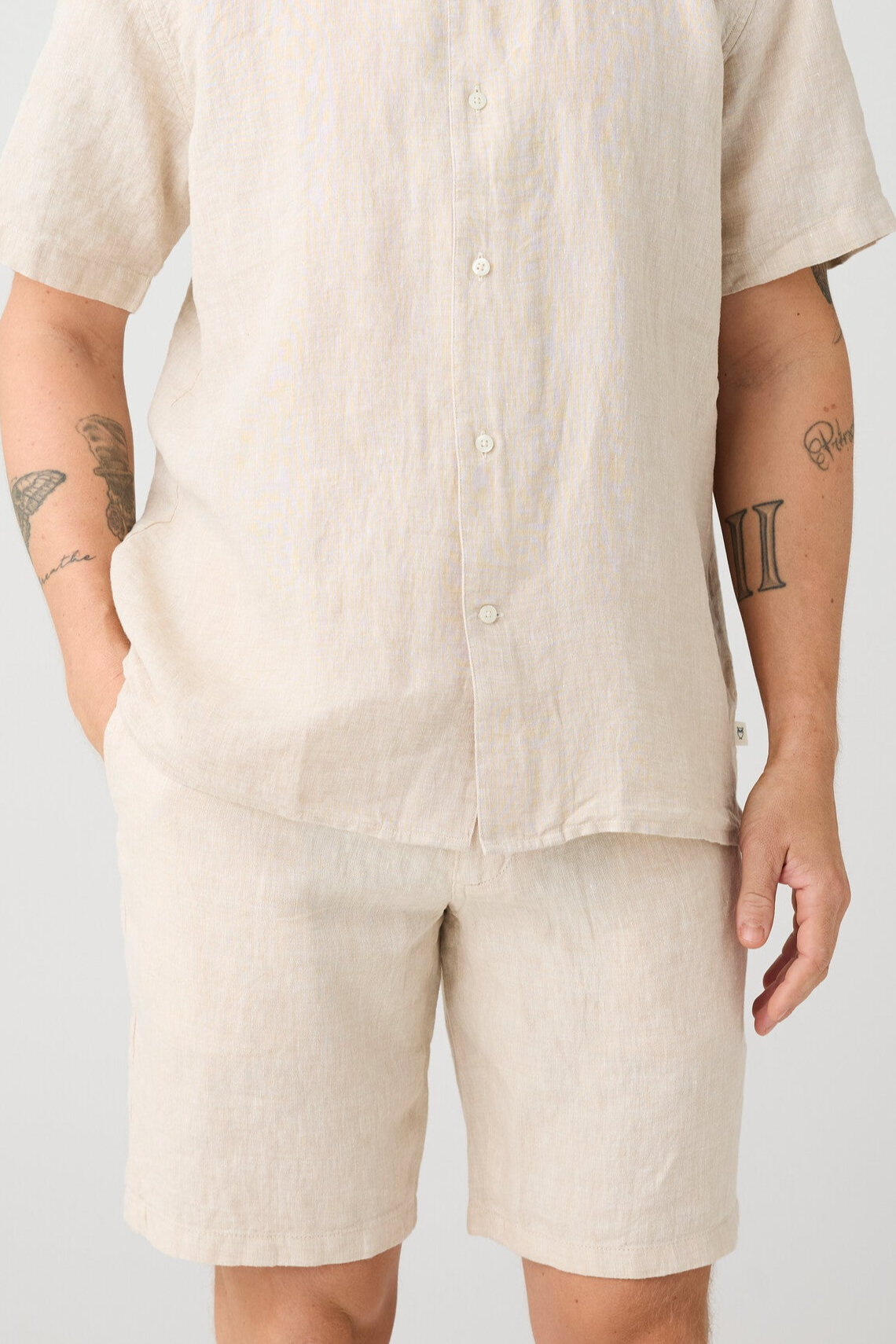 Image of KnowledgeCotton Apparel mannen vegan Losse Shorts Van Linnen In Lichtgrijs Met Veermotief