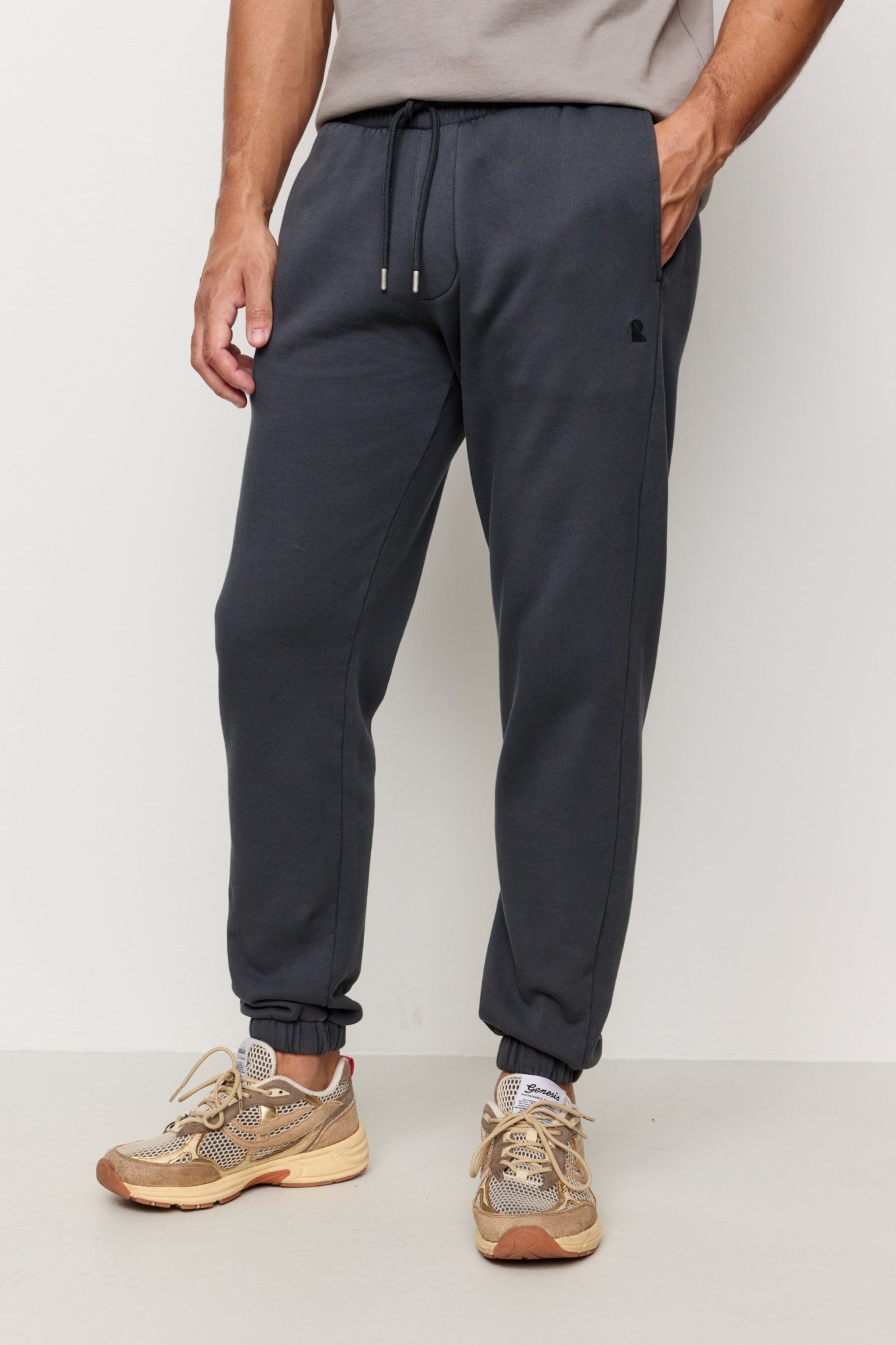 Image of Recolution mannen vegan Joggingbroek Thuja Donkergrijs