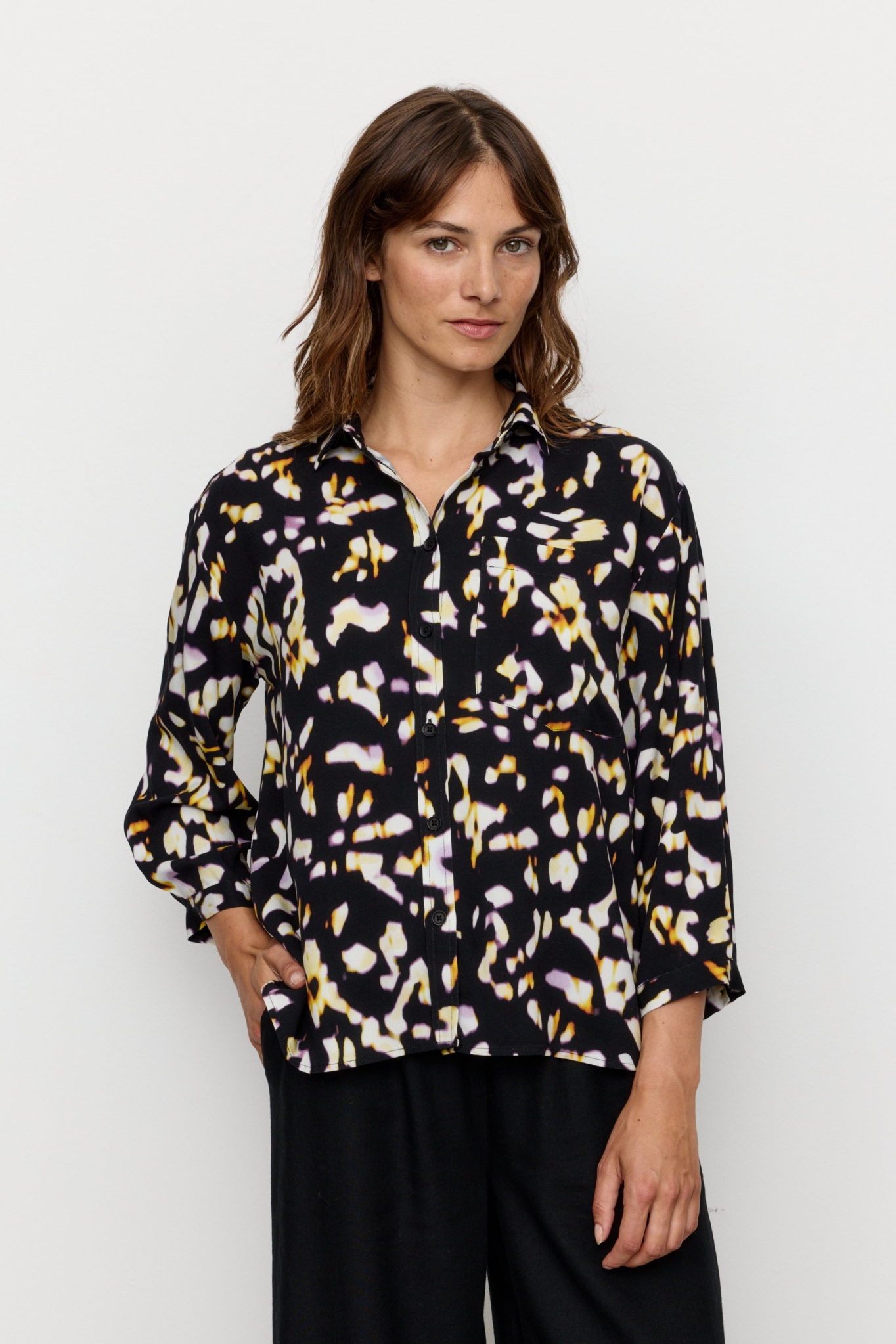 Image of Recolution dames vegan Blouse Cypress Blurry Black