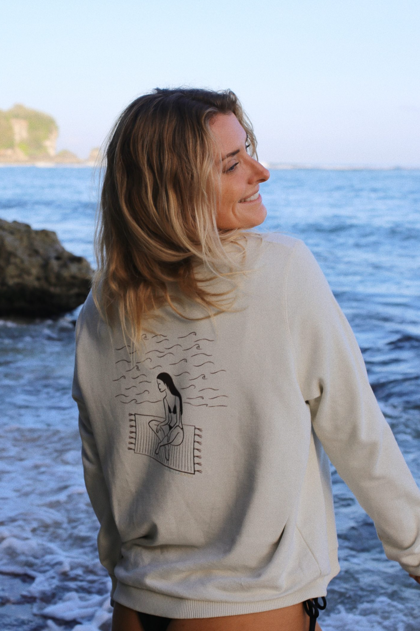 Vanilla Sand Damen vegan Sweatshirt Feel Good Embroided Ocean Ecru
