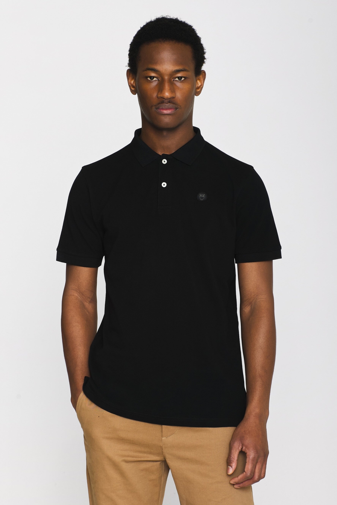 Image of KnowledgeCotton Apparel mannen vegan Poloshirt Basic Badge Zwart Jet