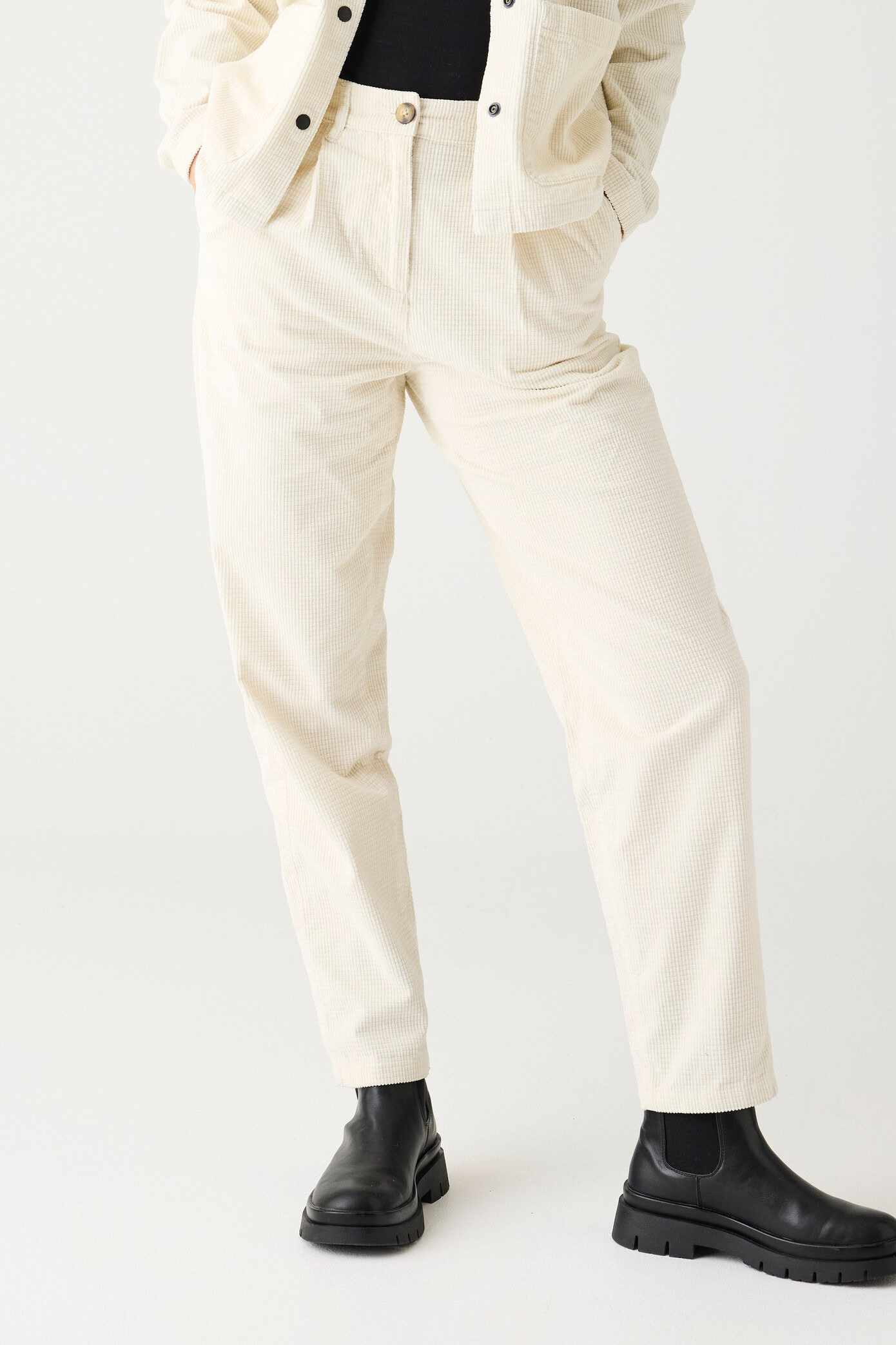 KnowledgeCotton Apparel Damen vegan Hose Chloe Corduroy Egret Weiß