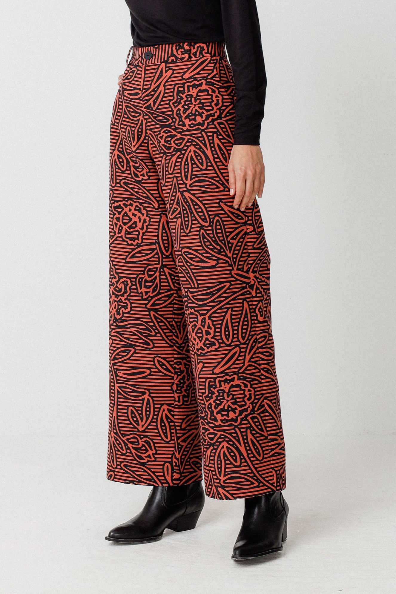 Image of SKFK dames vegan Broek Napari Rood/Zwart
