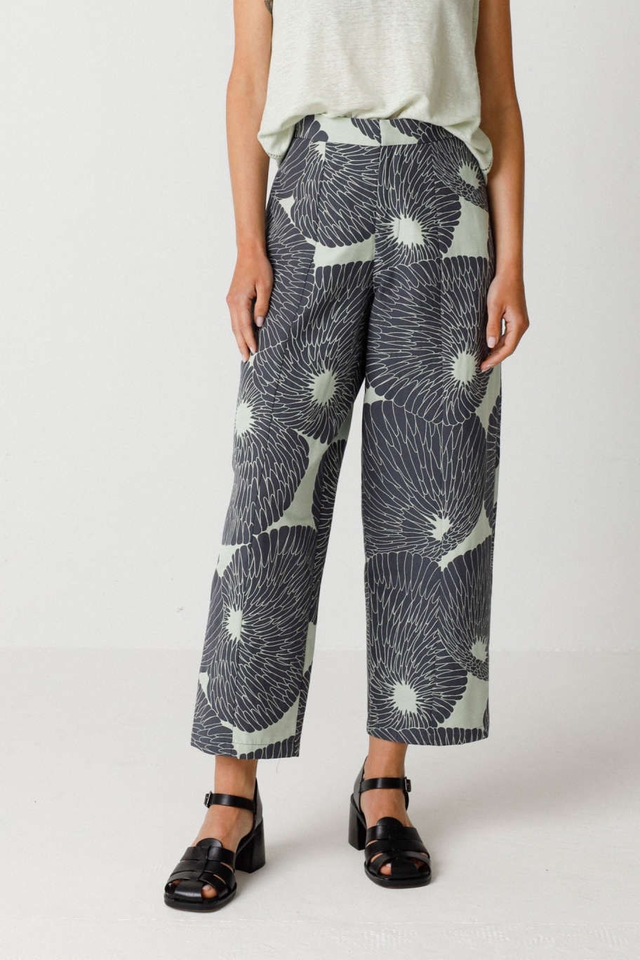 Image of SKFK dames vegan Broek Ura Wit/Grijs