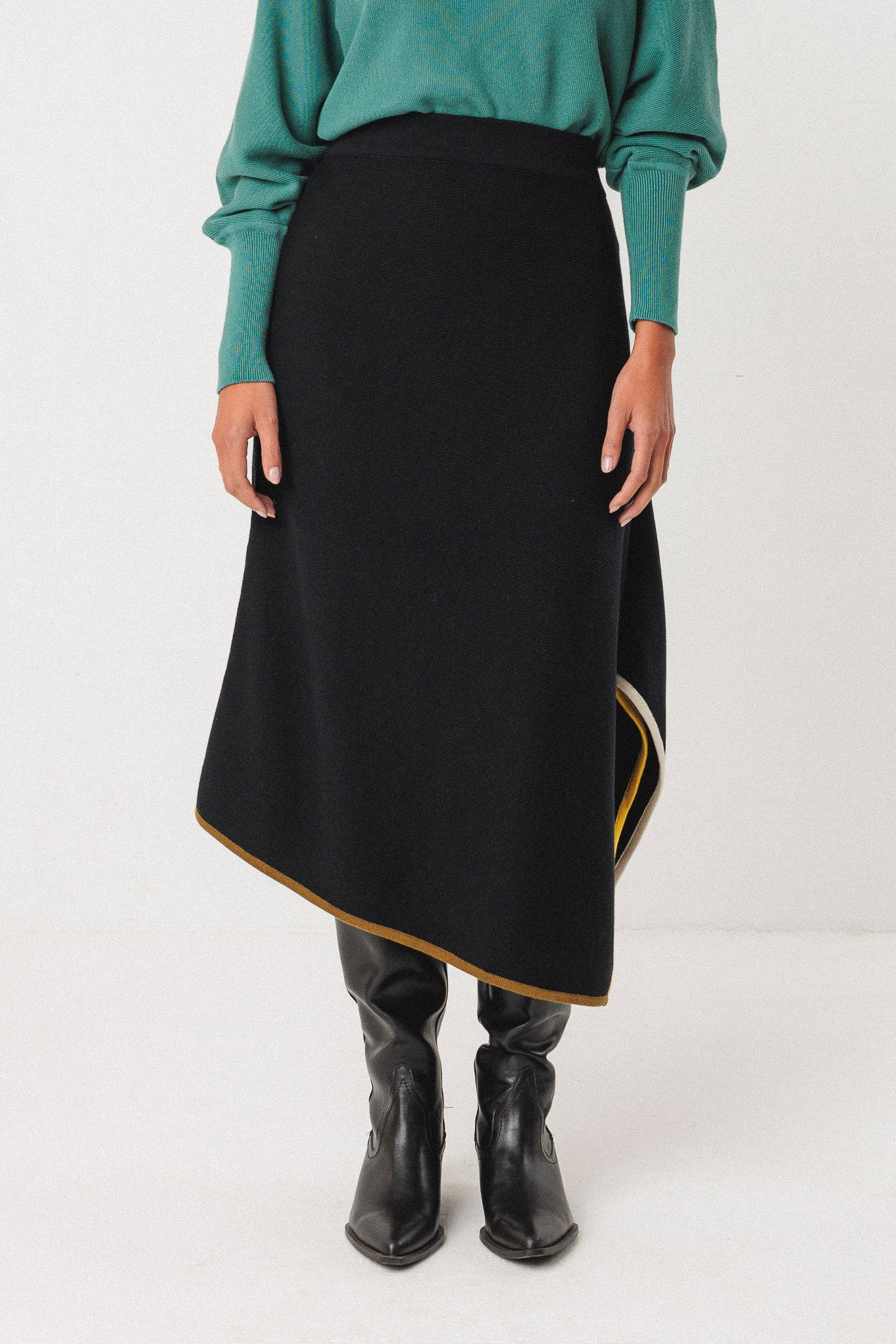 Image of SKFK dames vegan Gebreide Rok Asymmetrisch Nahiane Zwart