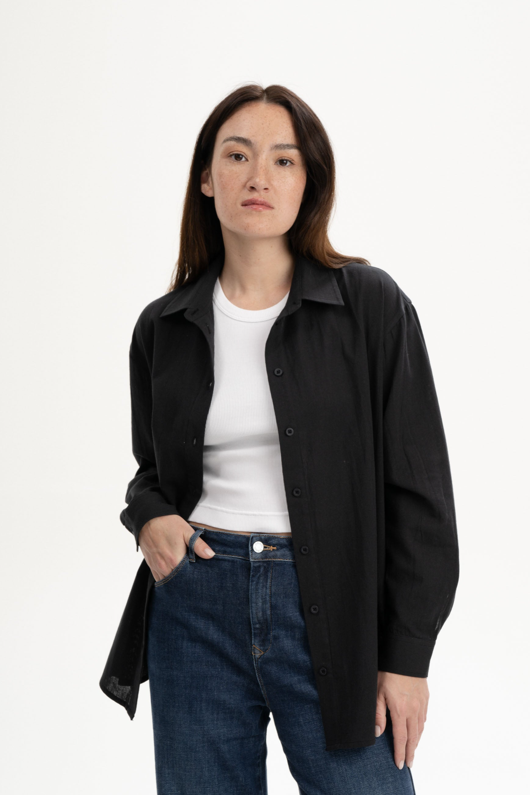 Image of MELA dames vegan Blouse Naitee Houtskoolzwart