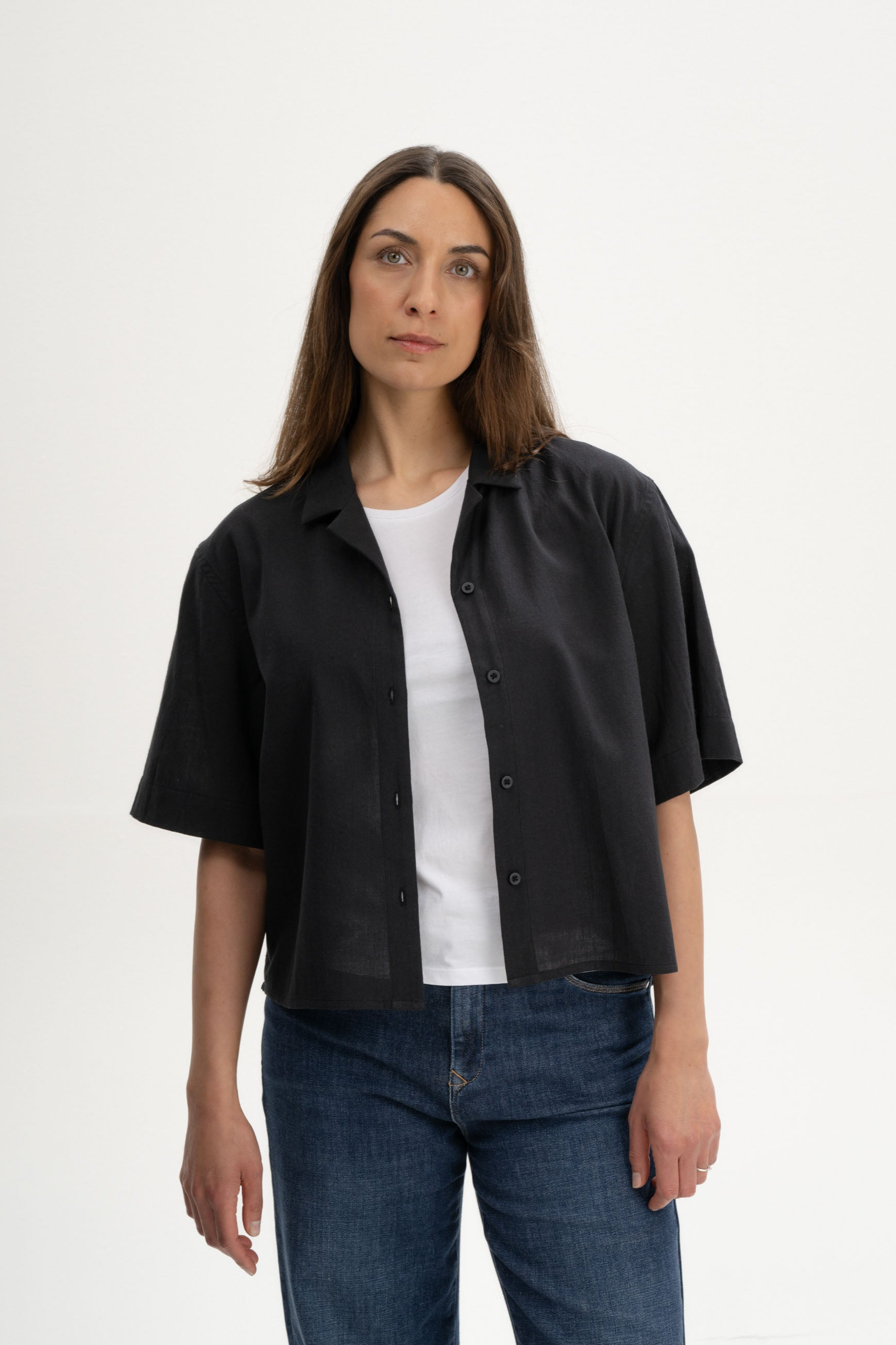 Image of MELA dames vegan Shirt Met Korte Mouwen Tavleen Houtskoolzwart